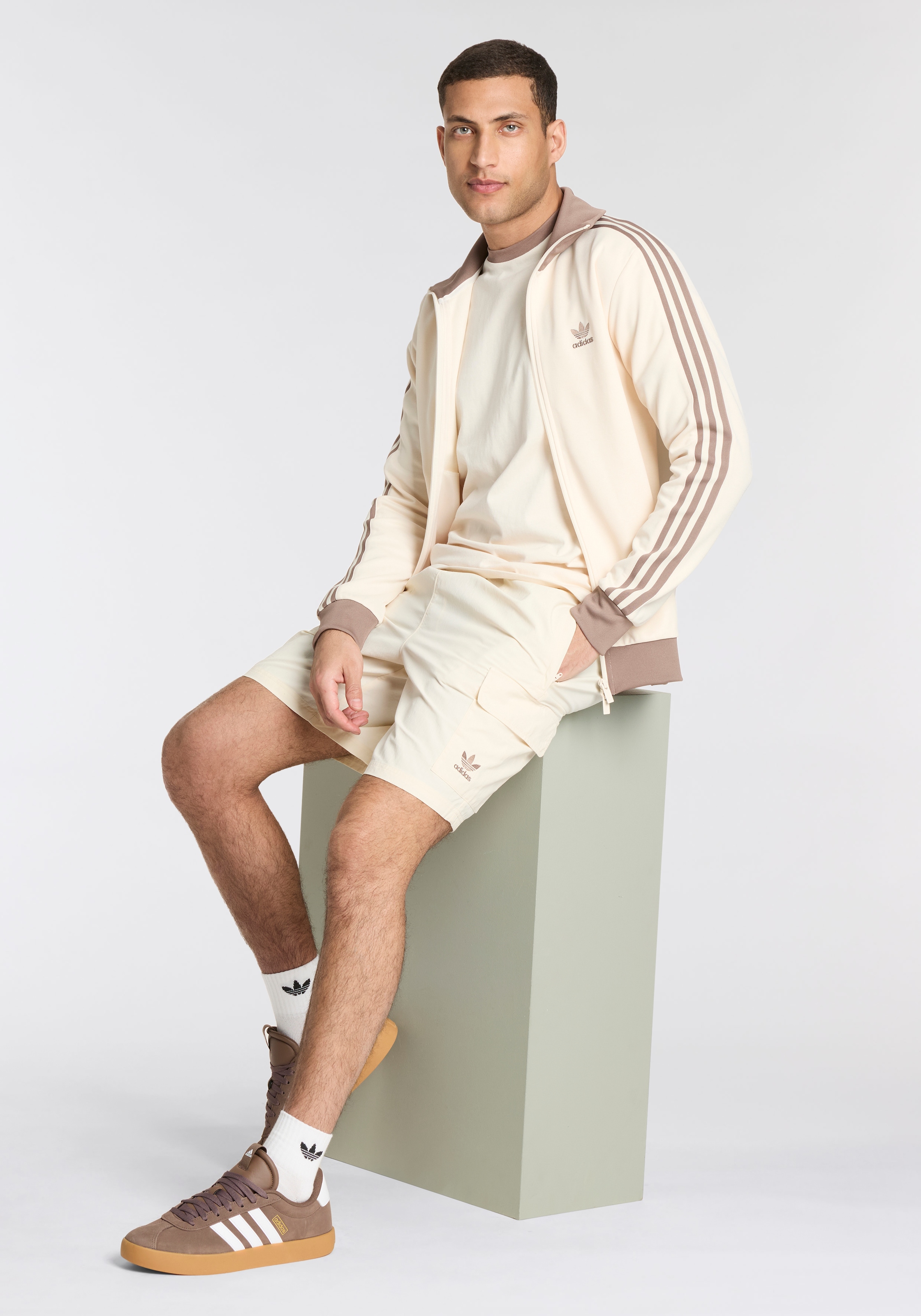 adidas Originals Shorts »ESS WVN SHORTS«, (1 tlg.)