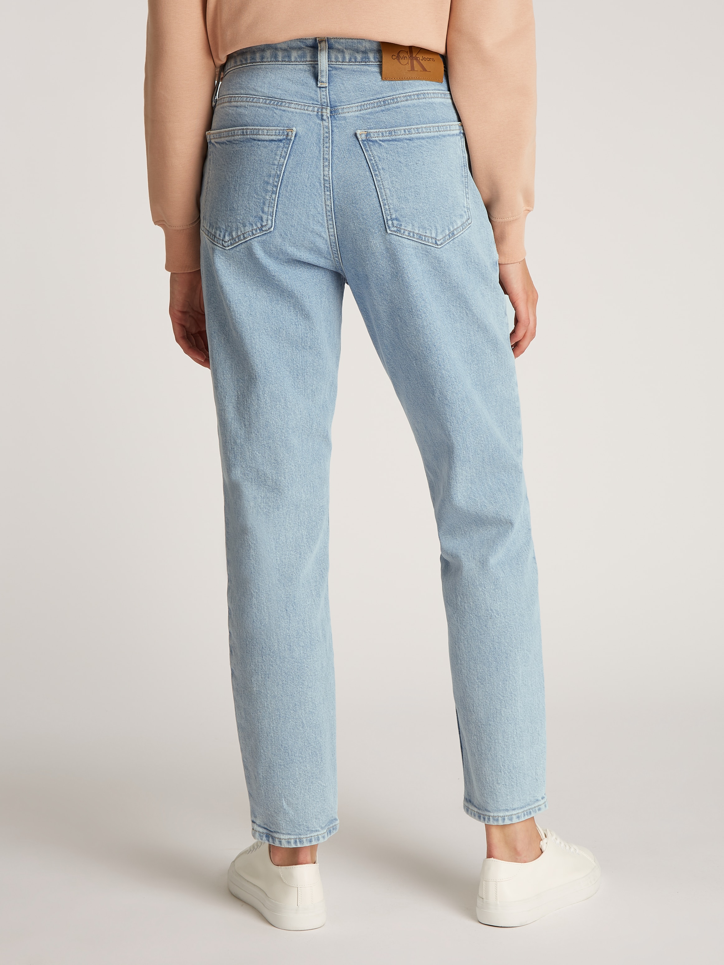 Calvin Klein Jeans Mom-Jeans »MOM JEAN«, mit Coinpocket, Logodruck