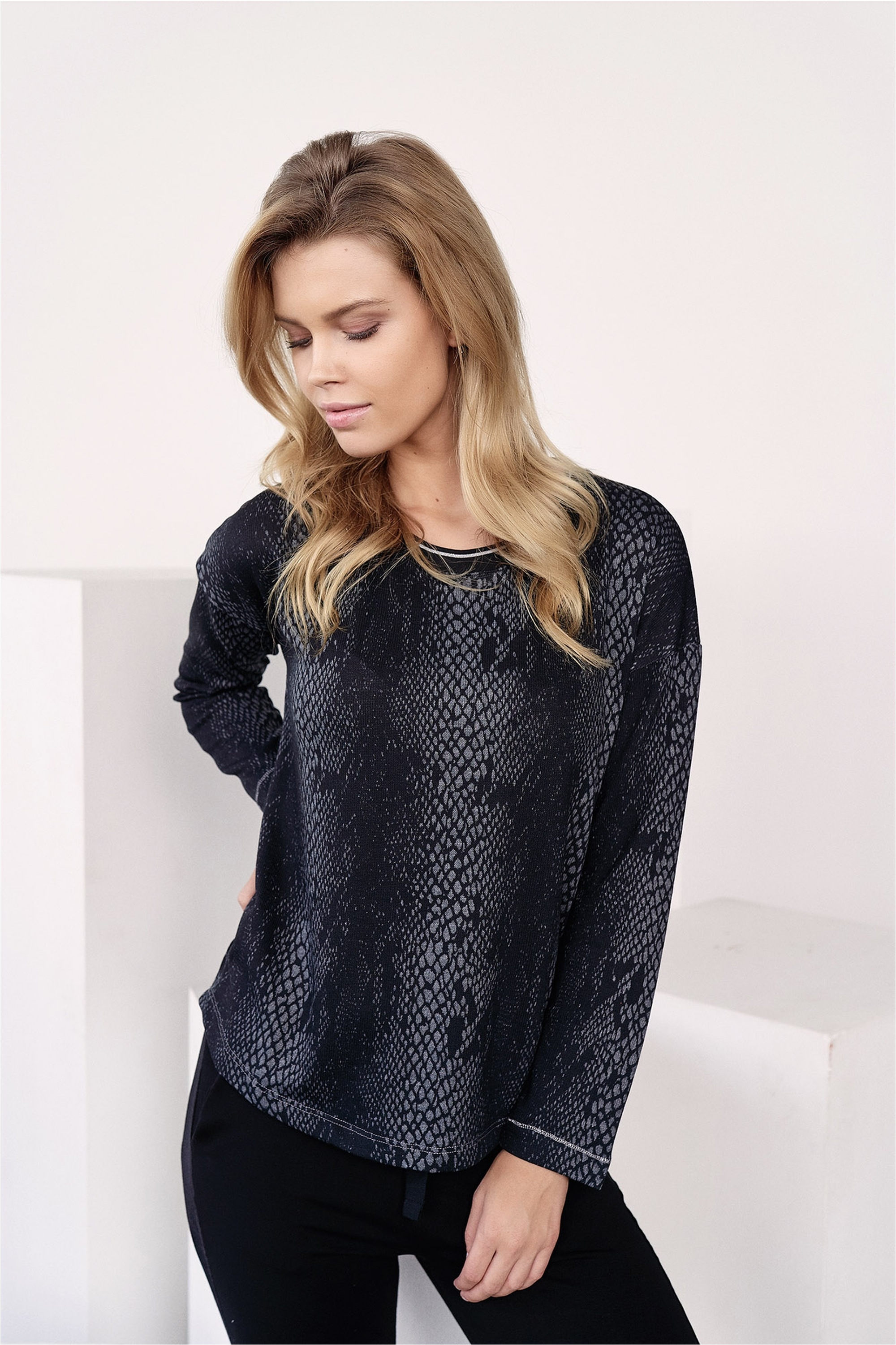 Decay Langarmshirt, mit tollem Schlangen-Muster