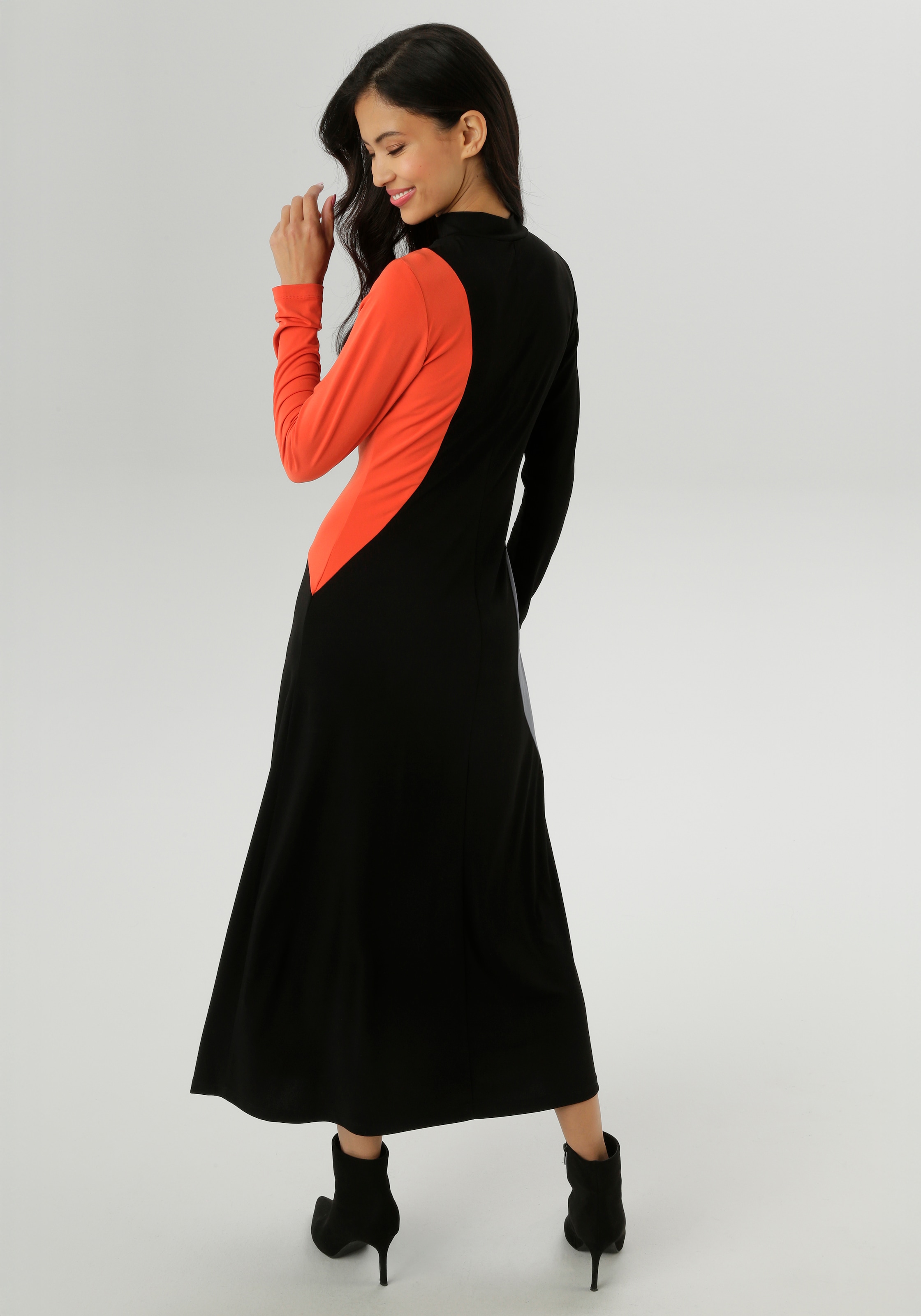 Aniston SELECTED Maxikleid, mit asymmetrisch verlaufenden Farbeinsätze - NEUE KOLLEKTION
