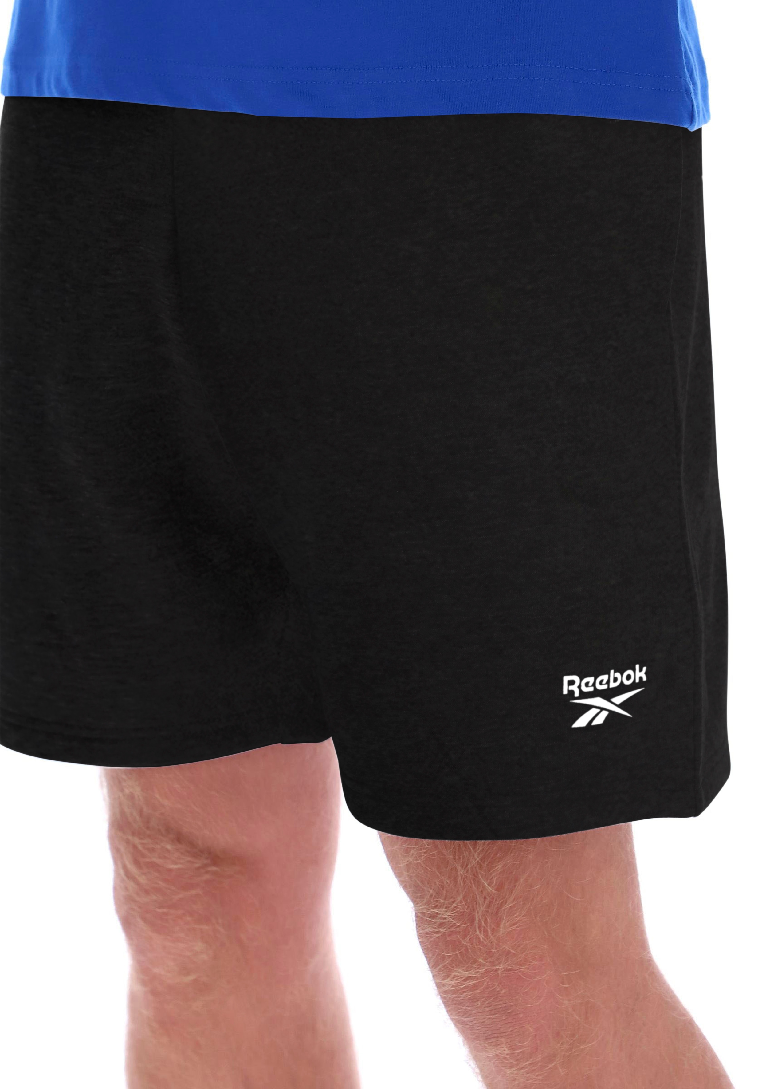 Thumbnail - Reebok Sweatshorts "MARCUS SMALL LOGO FLEECE SHORTS" lockere Passform, mit elastischem Bund, sportlicher Stil