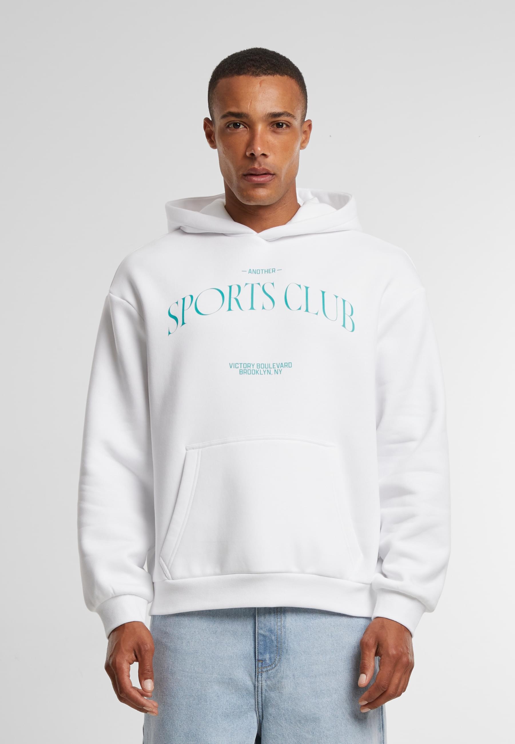 Upscale by Mister Tee Kapuzensweatshirt »Upscale by Mister Tee Another Sports Club Fluffy Hoody«, (1 tlg.)