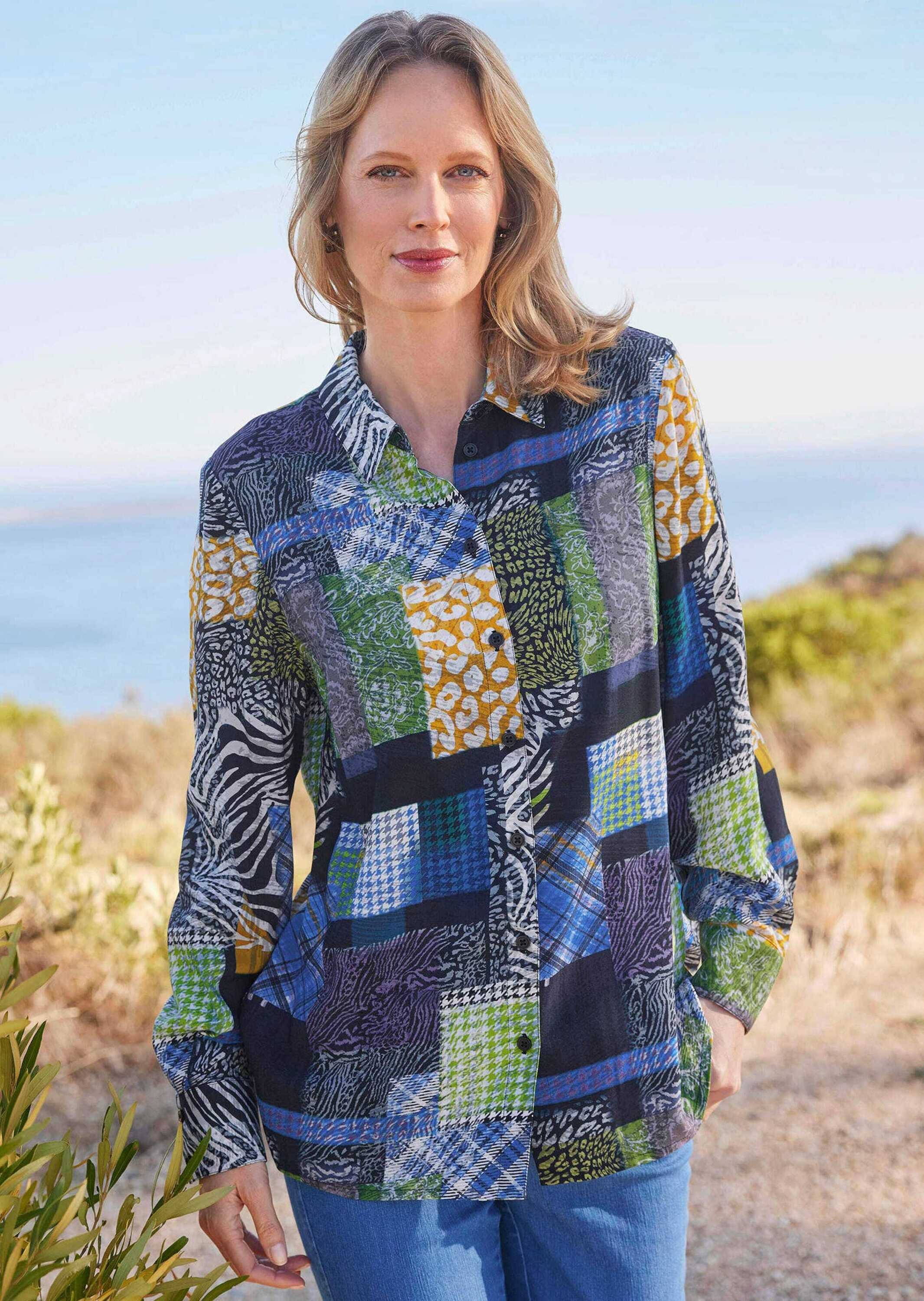 Klassische Bluse GOLDNER "Patchworkbluse mit Allover-Druck", Damen, Gr. 42, blau (marine, gemustert), Obermaterial: 100% Viskose CV., figurumspielend, Manschette, Blusen, Knopfleiste 3