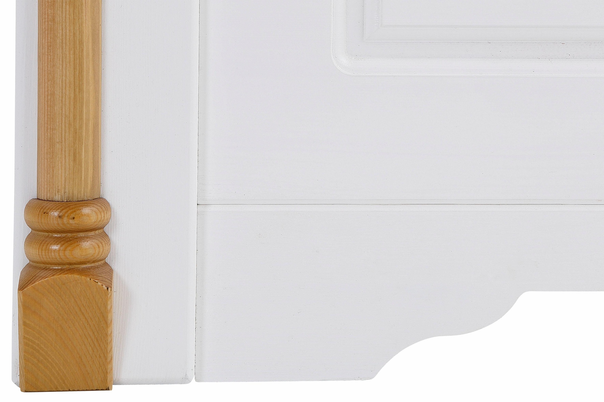 Home affaire Massivholzbett »Graz, hohe Belastbarkeit, klassischer Landhausstil, FSC® zertifiziert«, (Breite/Belastbarkeit 180cm/220 KG, 90cm/=120KG), mit dekorativen Fräsungen, inklusive Lattenrost