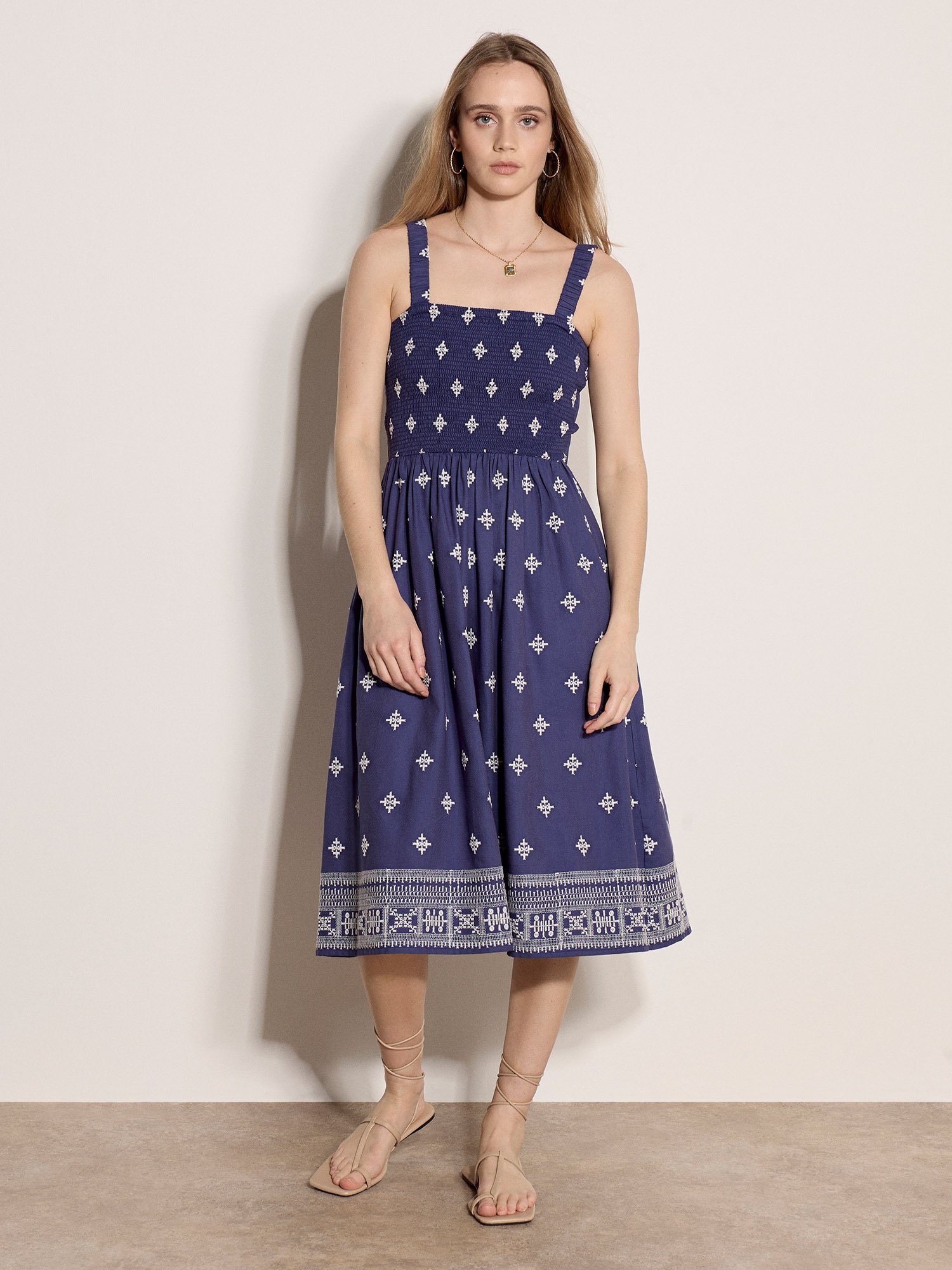 Apricot Midikleid "Midikleid mit geometrischer Diamantstickerei" Stickerei