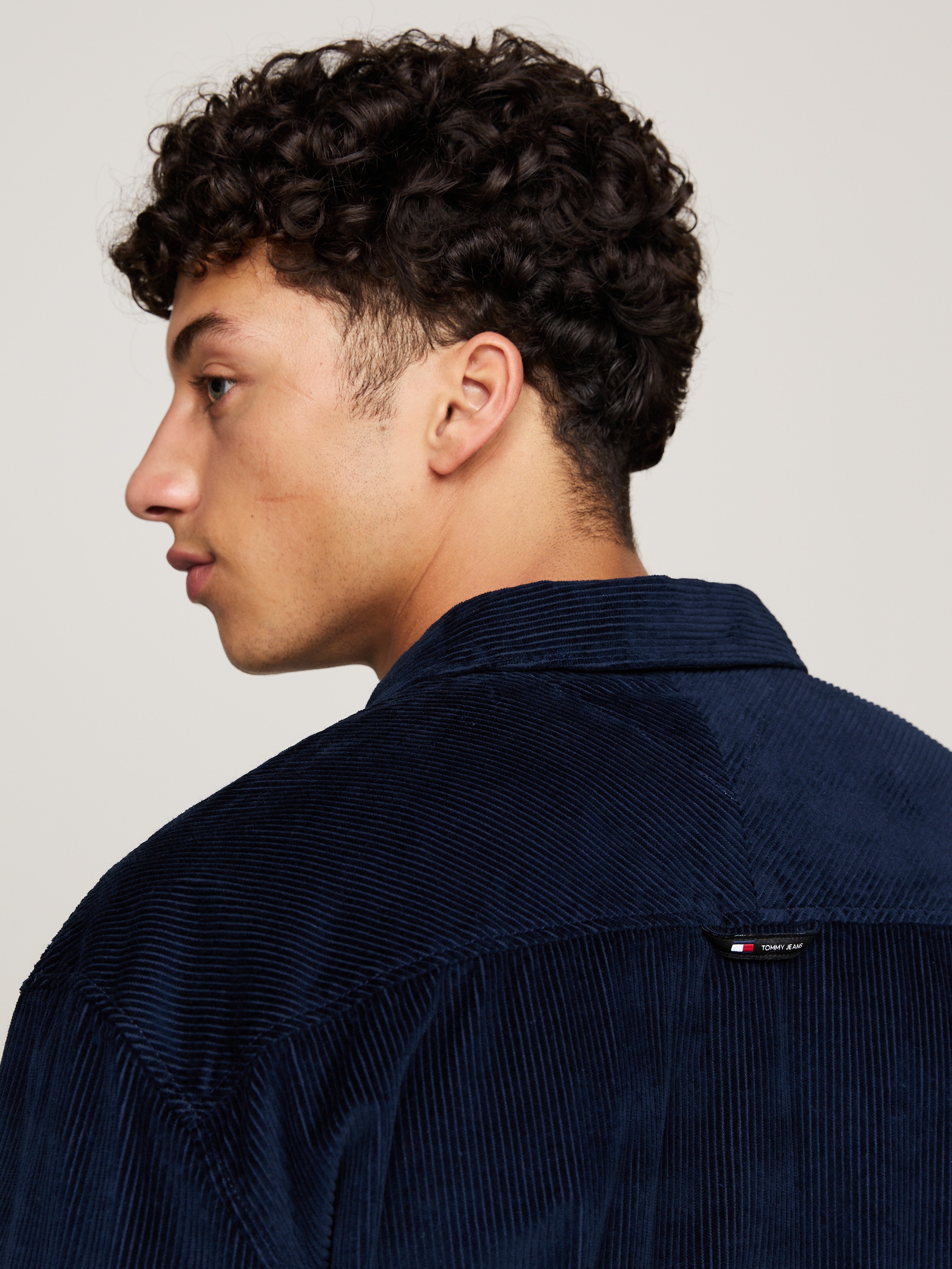Tommy Jeans Langarmhemd »TJM RLX CHNKY CORDUROY SHIRT EXT«, aus Cord