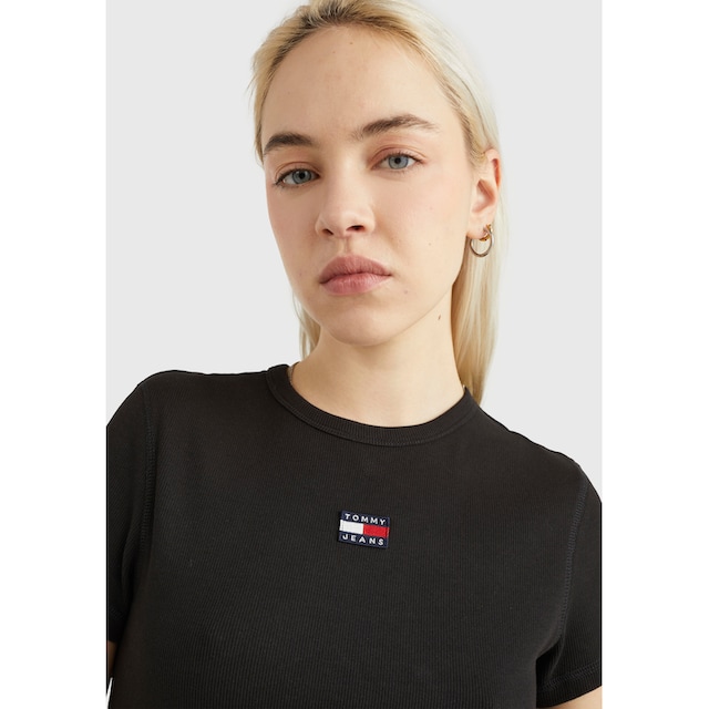 Tommy Jeans T-Shirt »TJW BBY RIB XS BADGE«, mit Logo-Badge online bestellen  | BAUR