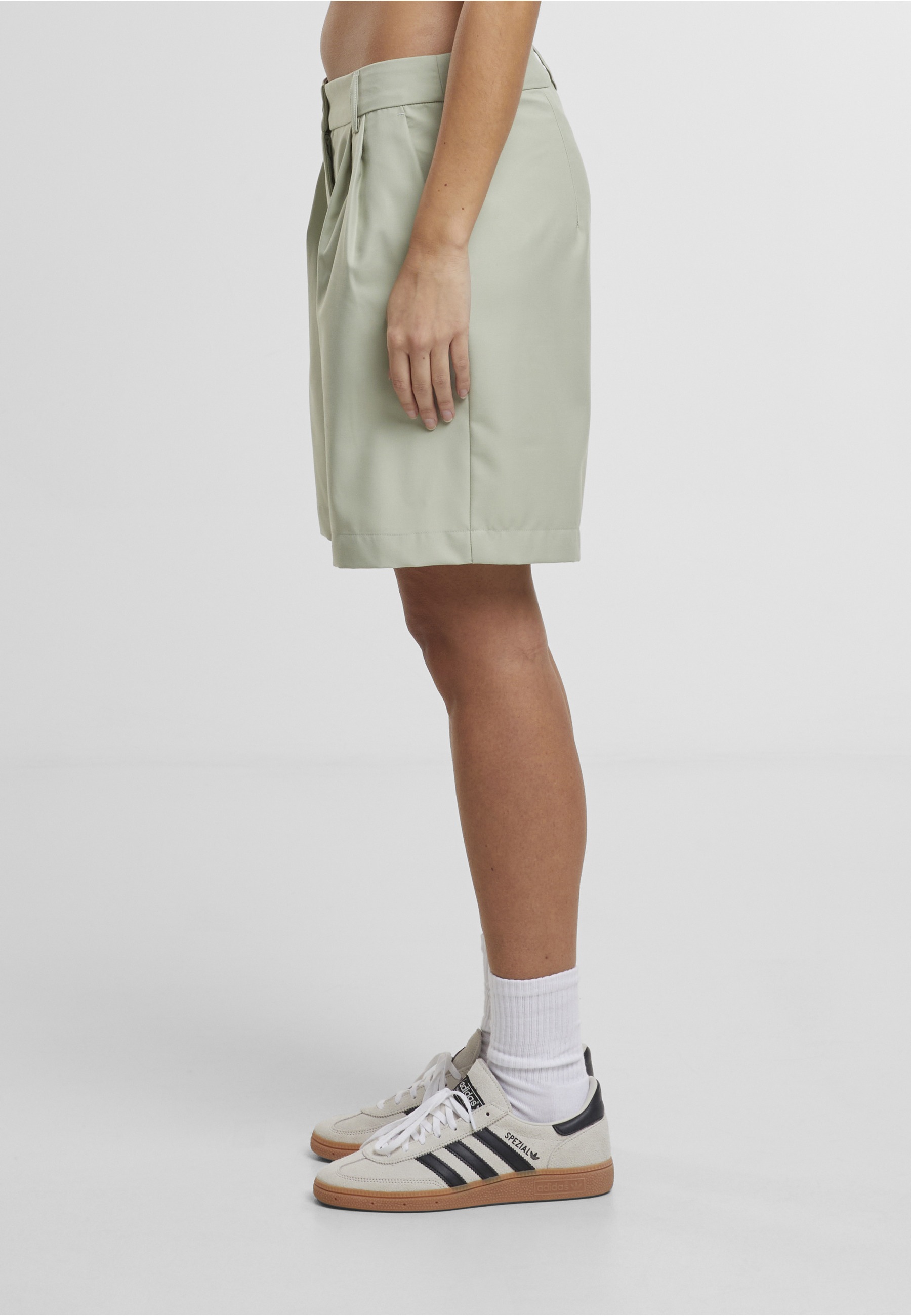 URBAN CLASSICS Shorts »Urban Classics Ladies Pleated Bermuda Shorts«