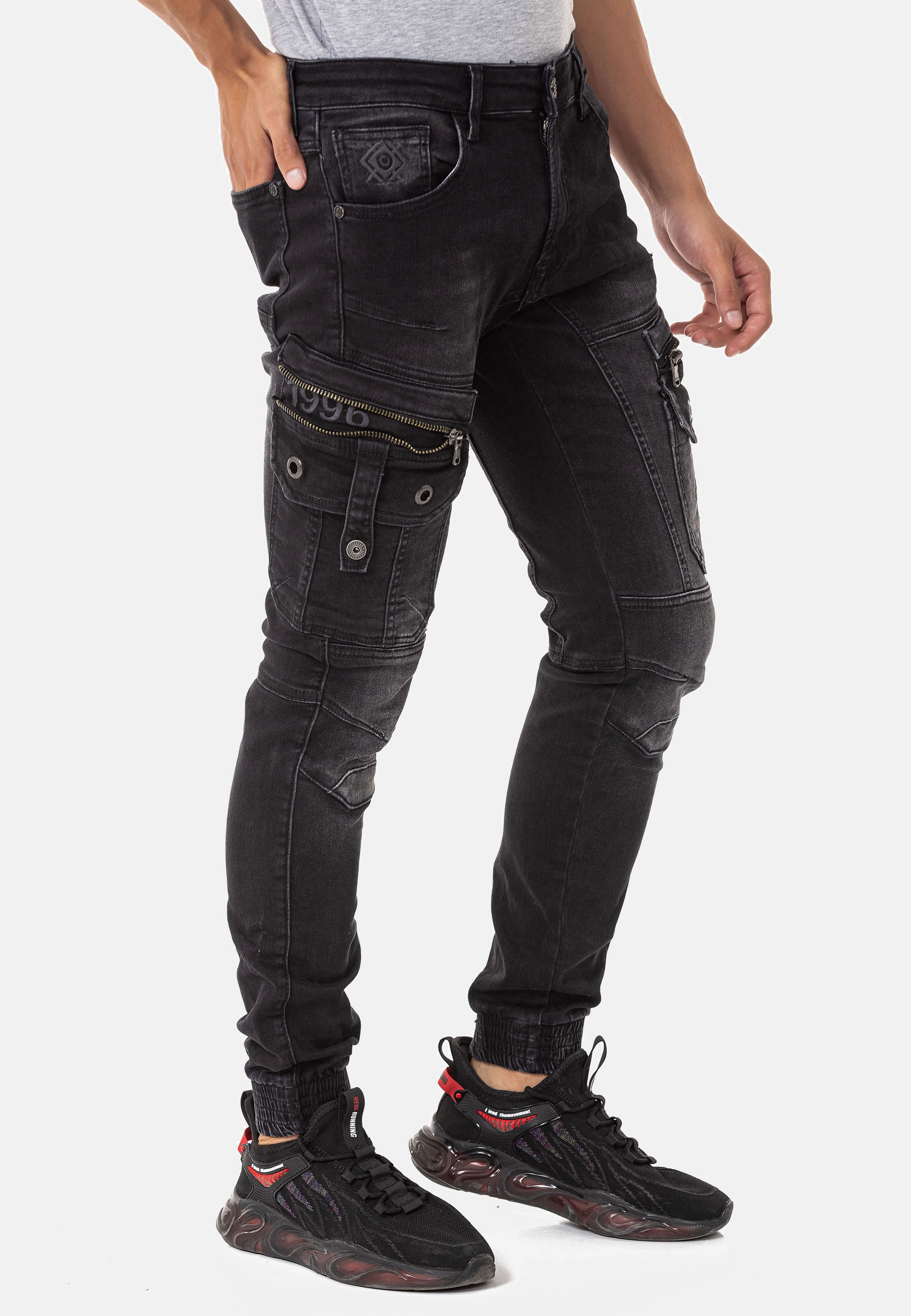 Cipo & Baxx Bequeme Jeans, mit trendigen Cargotaschen