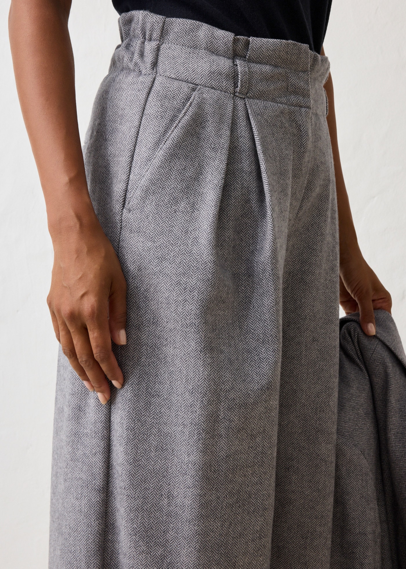 bonprix Bundfaltenhose  mit Wollanteil, weiche, weite Ausführung, Loose Fit, eleganter Stil