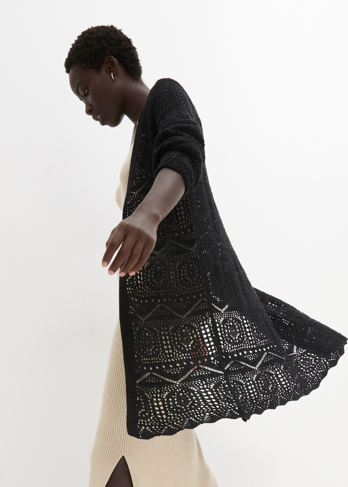 bonprix Longstrickjacke 1 tlg. lockere und offene Passform, mit femininem L günstig online kaufen