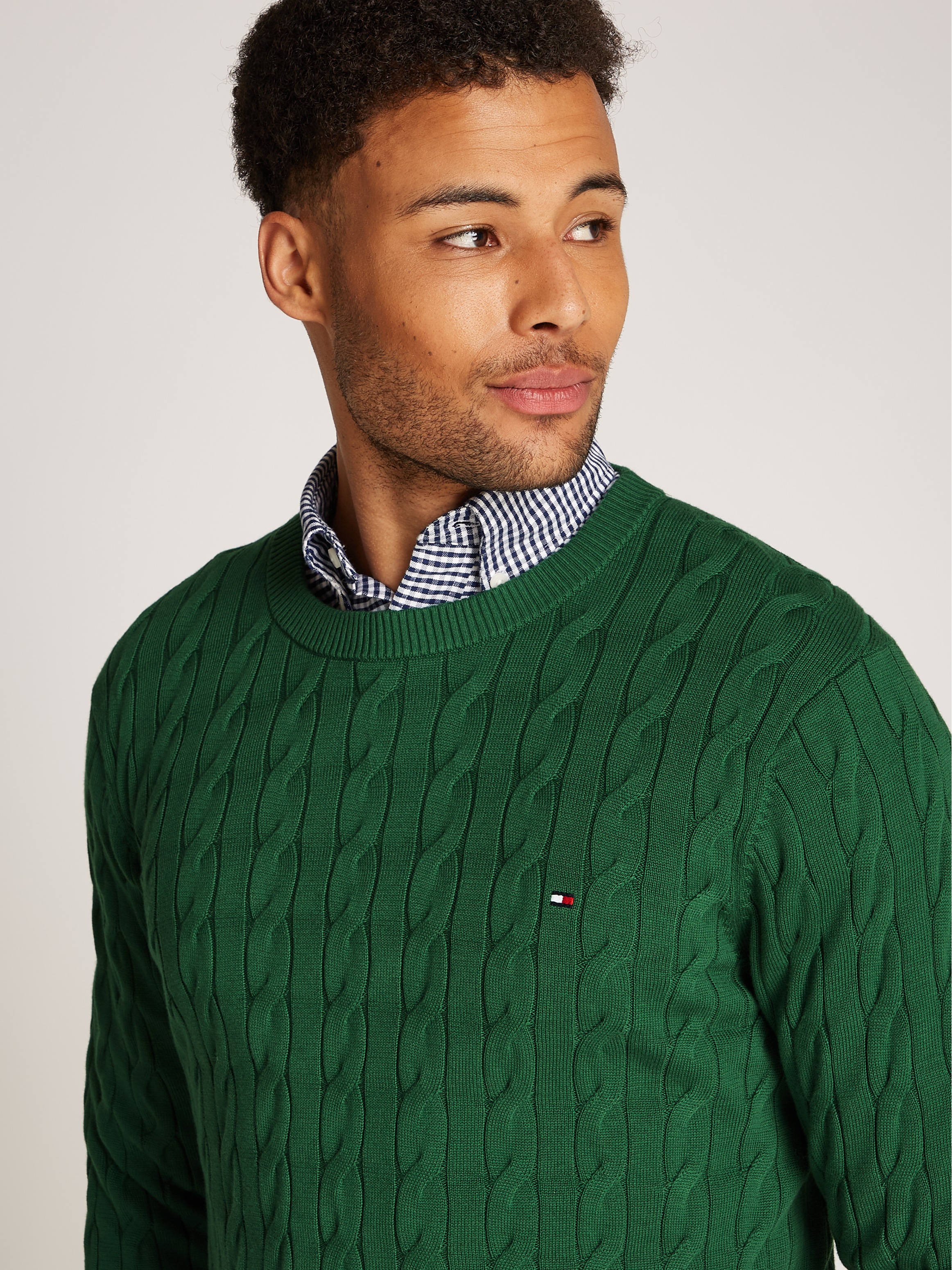 Thumbnail - Tommy Hilfiger Strickpullover "CLASSIC CABLE CREW NECK mit Strukturstrick und Flaglabel" unifarben, casual, regular fit,...