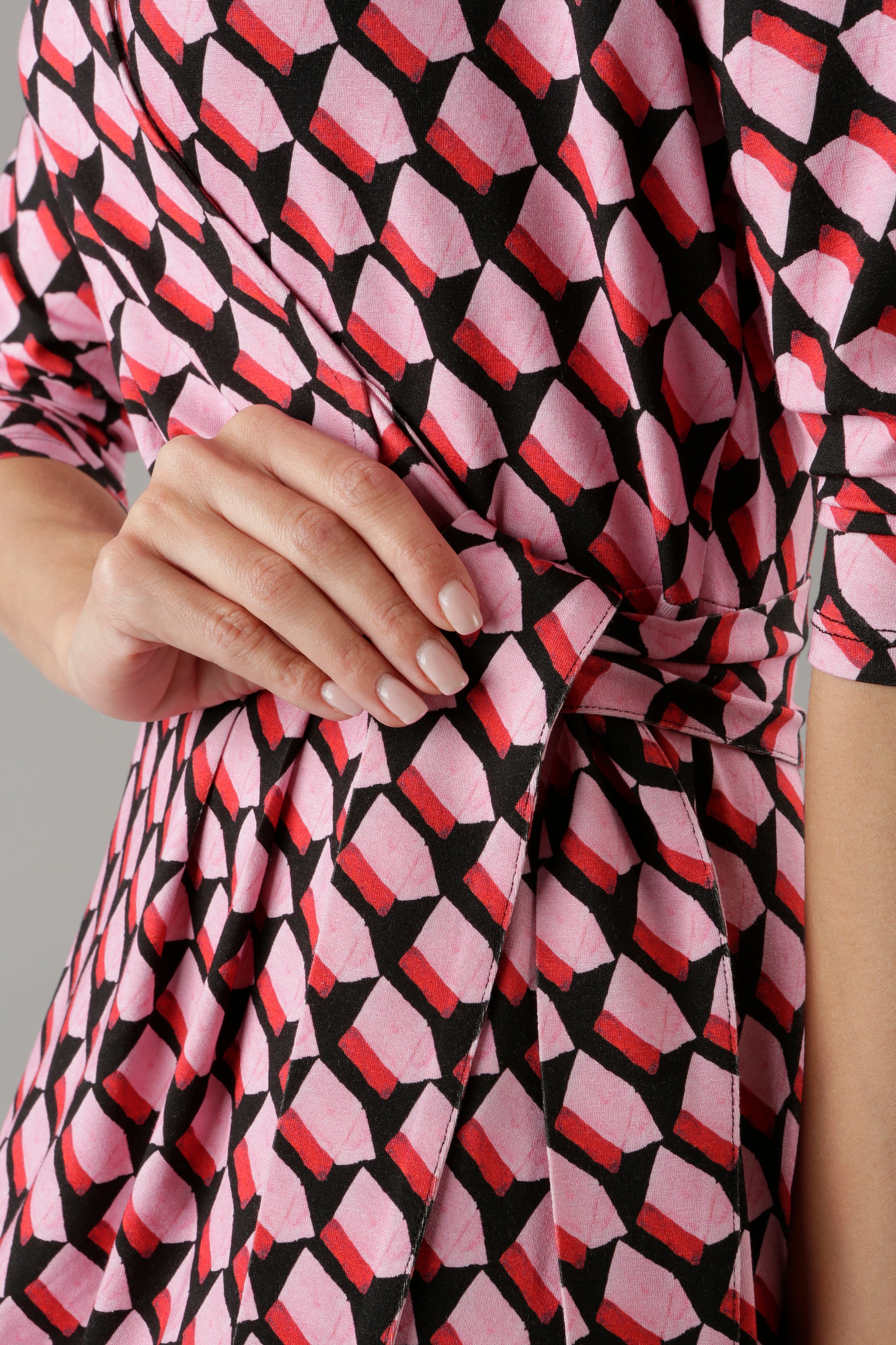 Aniston SELECTED Jerseykleid, Allover-Muster KOLLEKTION NEUE kaufen | BAUR und in - Ausschnitt mit für Wickeloptik