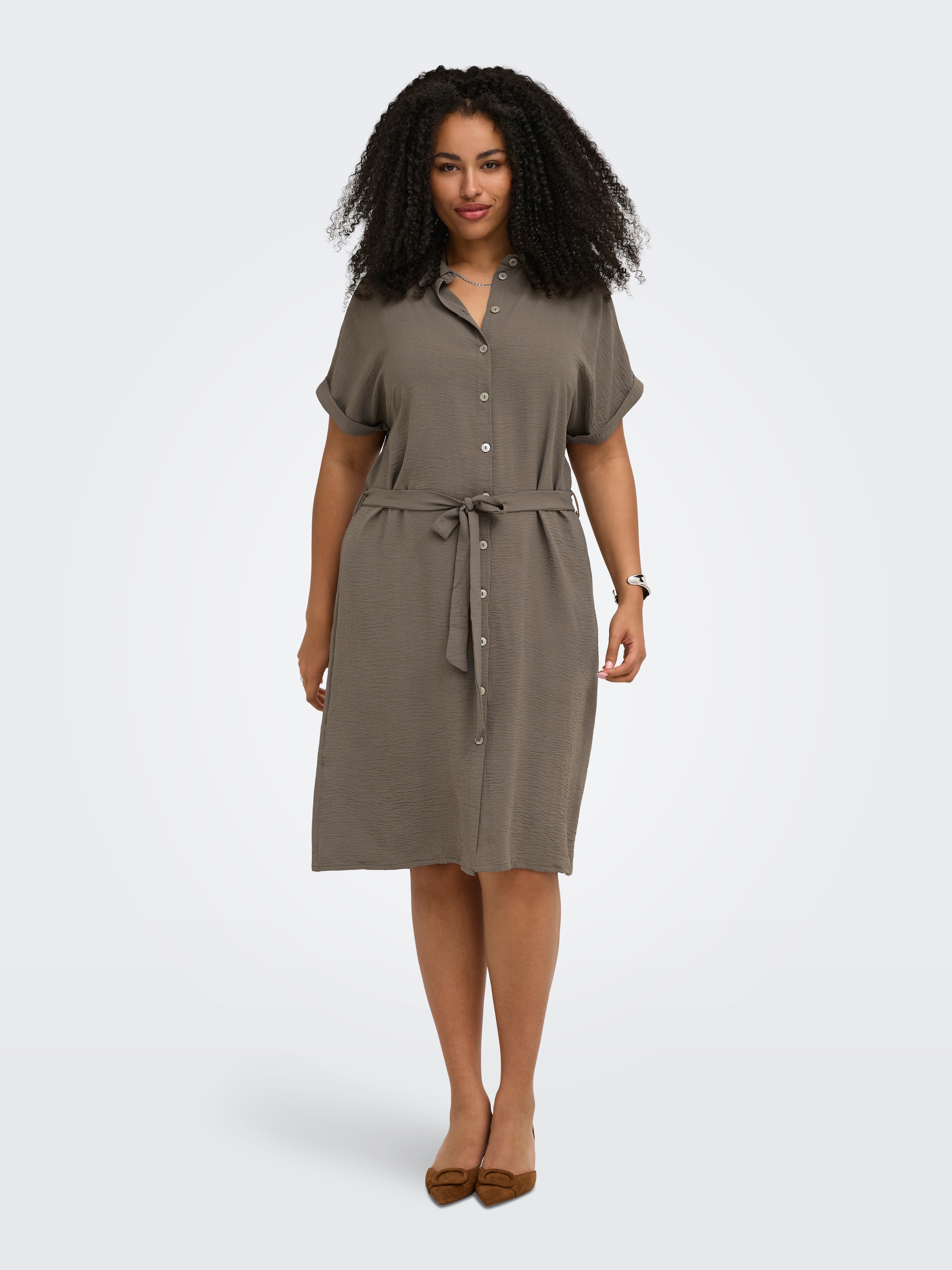 ONLY CARMAKOMA Hemdblusenkleid »CARMETTA S/S V-NECK SH DRESS WVN NOOS« Brusttasche Sommerkleid mit Kurzarm, Taillen-Bindegürtel, normaler Fit