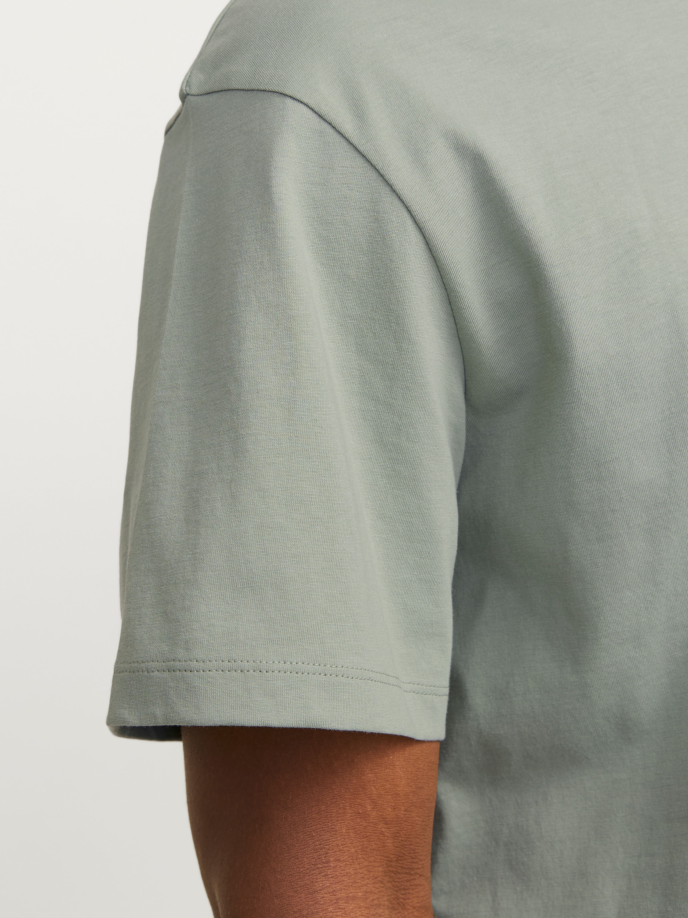 Jack & Jones Rundhalsshirt »JJECORP GRAPHIC TEE SS O-NECK NOOS«, mit Logo Print