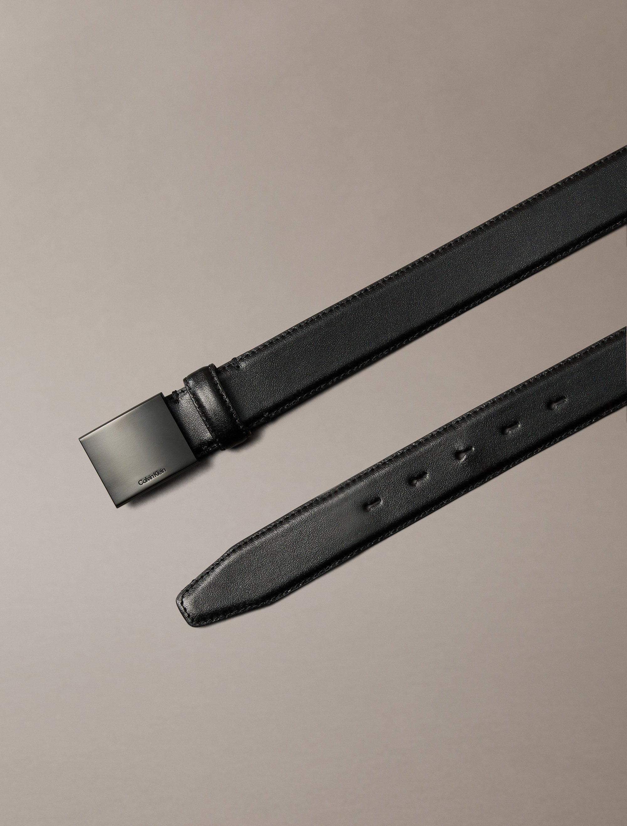Calvin Klein Ledergürtel »TITLECASE PLAQUE BUCKLE 32MM«, Größenverstellbar
