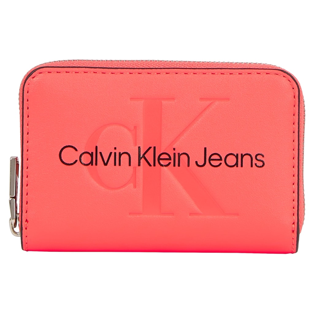 Calvin Klein Jeans Geldbörse »SCULPTED MED ZIP AROUND MONO« mit großflächigem Markenlogo vorne
