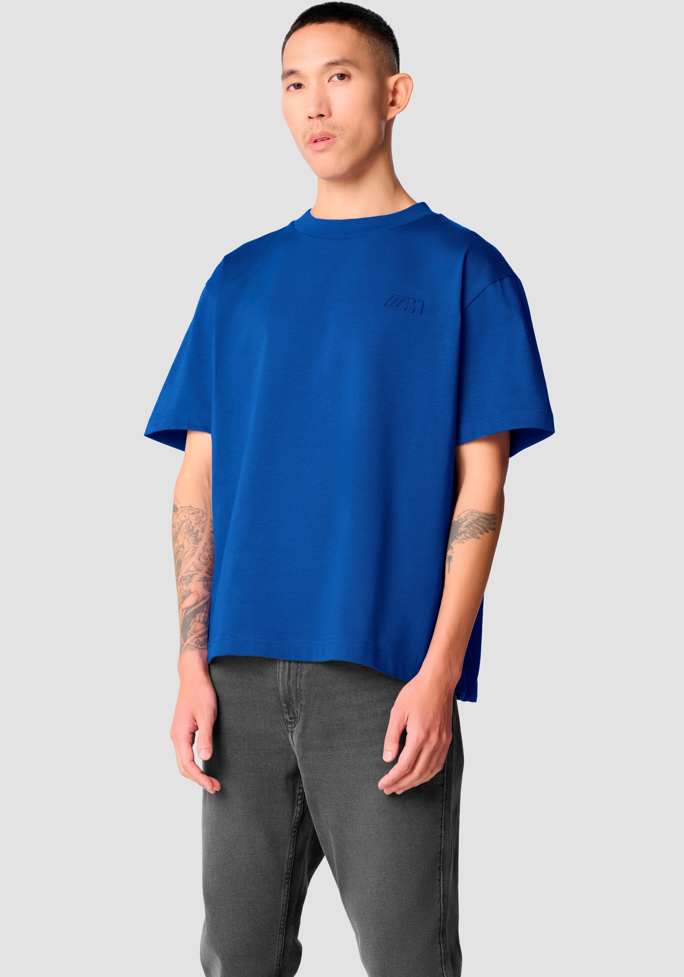 Thumbnail - BMW mit Logostickerei auf Brusthöhe