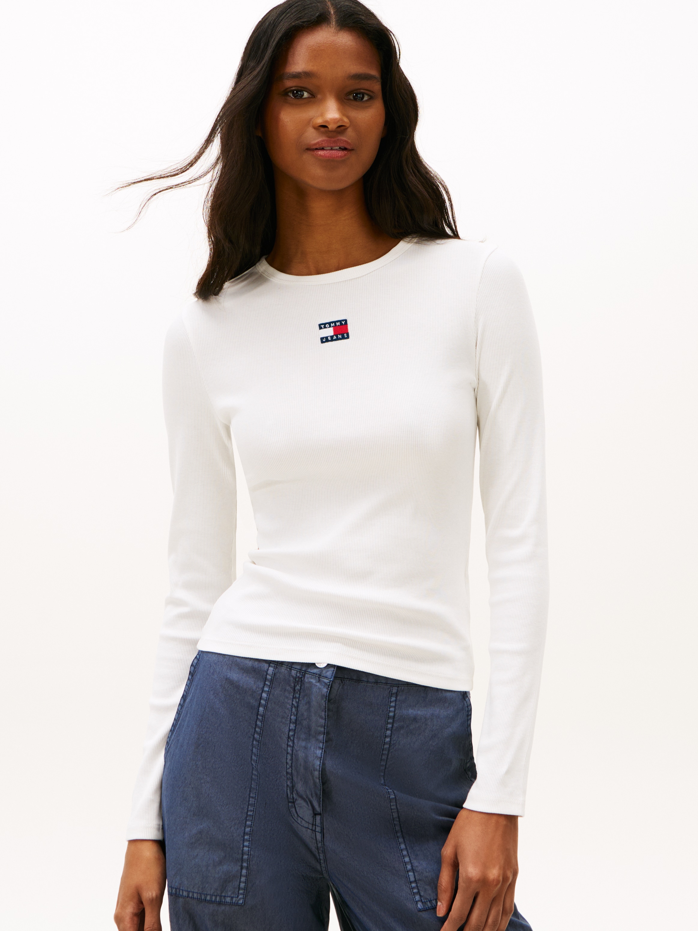 Tommy Jeans Langarmshirt "TJW SLIM LS BADGE TEE EXT" Baumwollmischung, slim fit