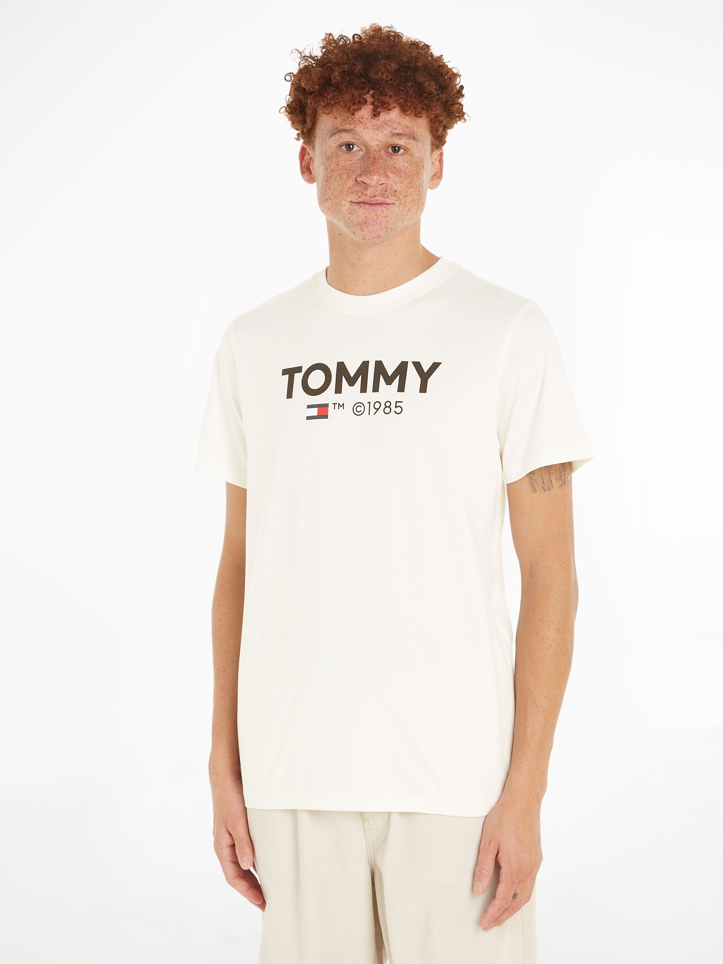 T-Shirt »TJM SLIM ESSENTIAL TOMMY TEE«, mit großem Tommy Druck auf der Brust