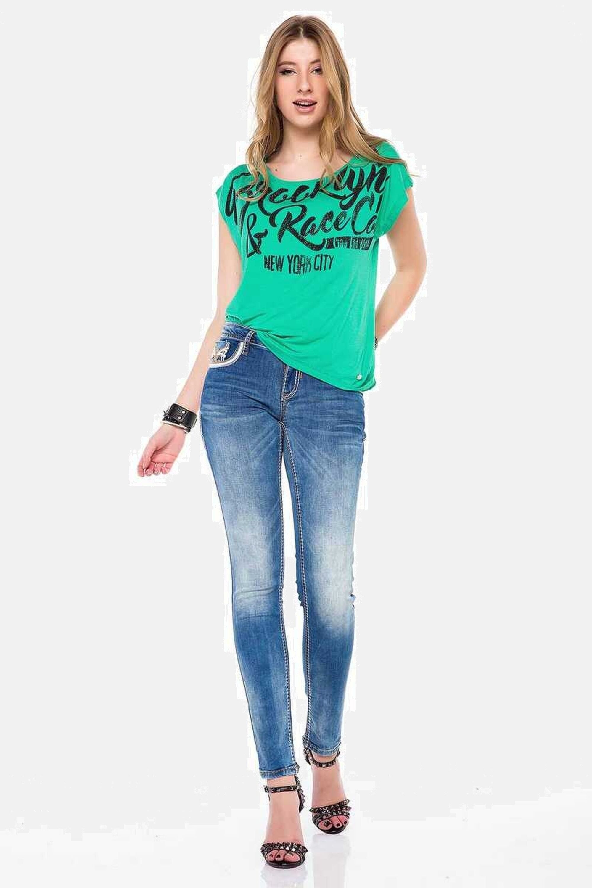 Cipo & Baxx Slim-fit-Jeans »Jeans«, mit Stickereien auf den Gesäßtaschen, WD343