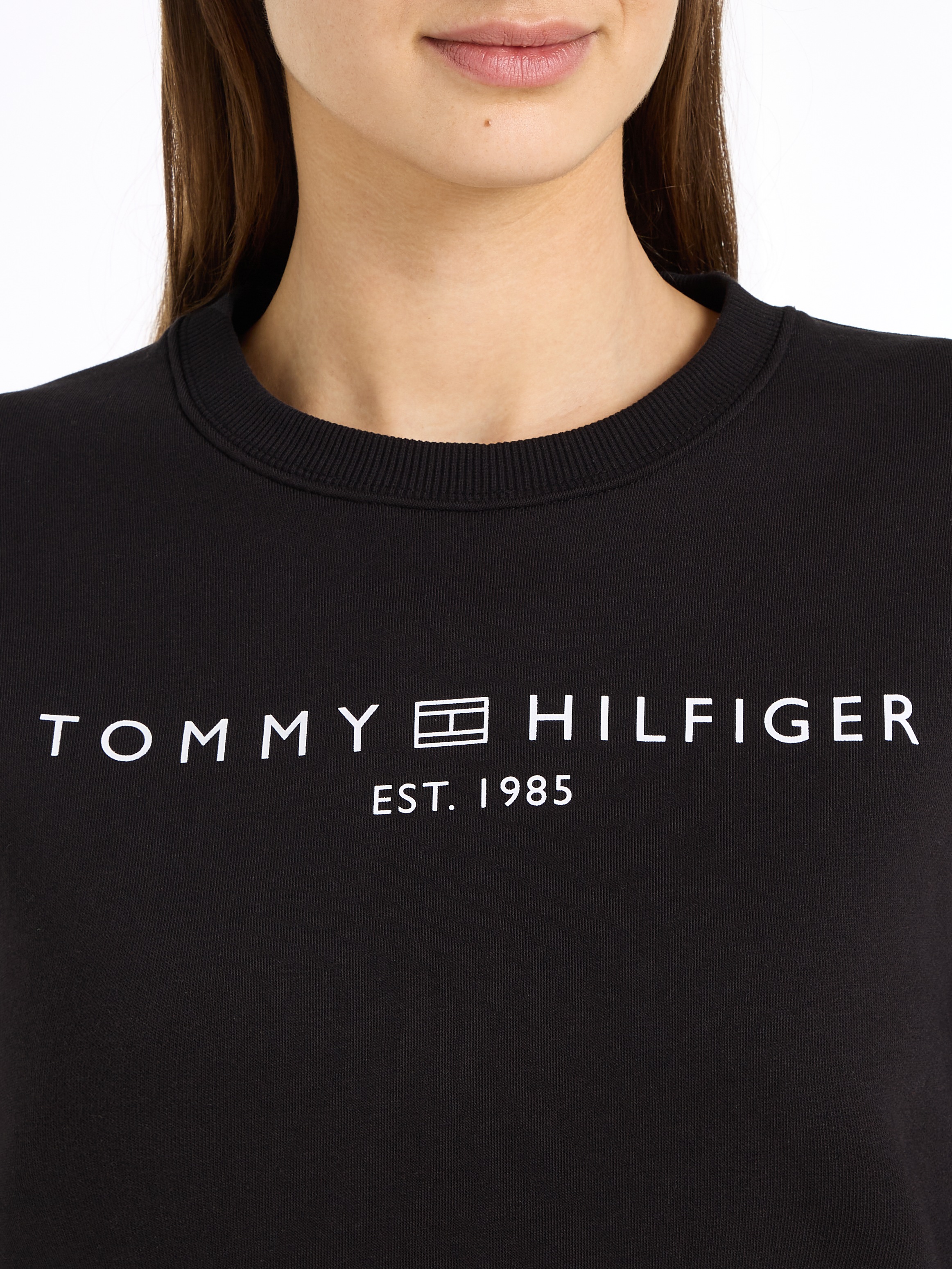 Tommy Hilfiger Sweatshirt »MDRN REG CORP LOGO C-NK SWTSHRT«, mit Logoschriftzug
