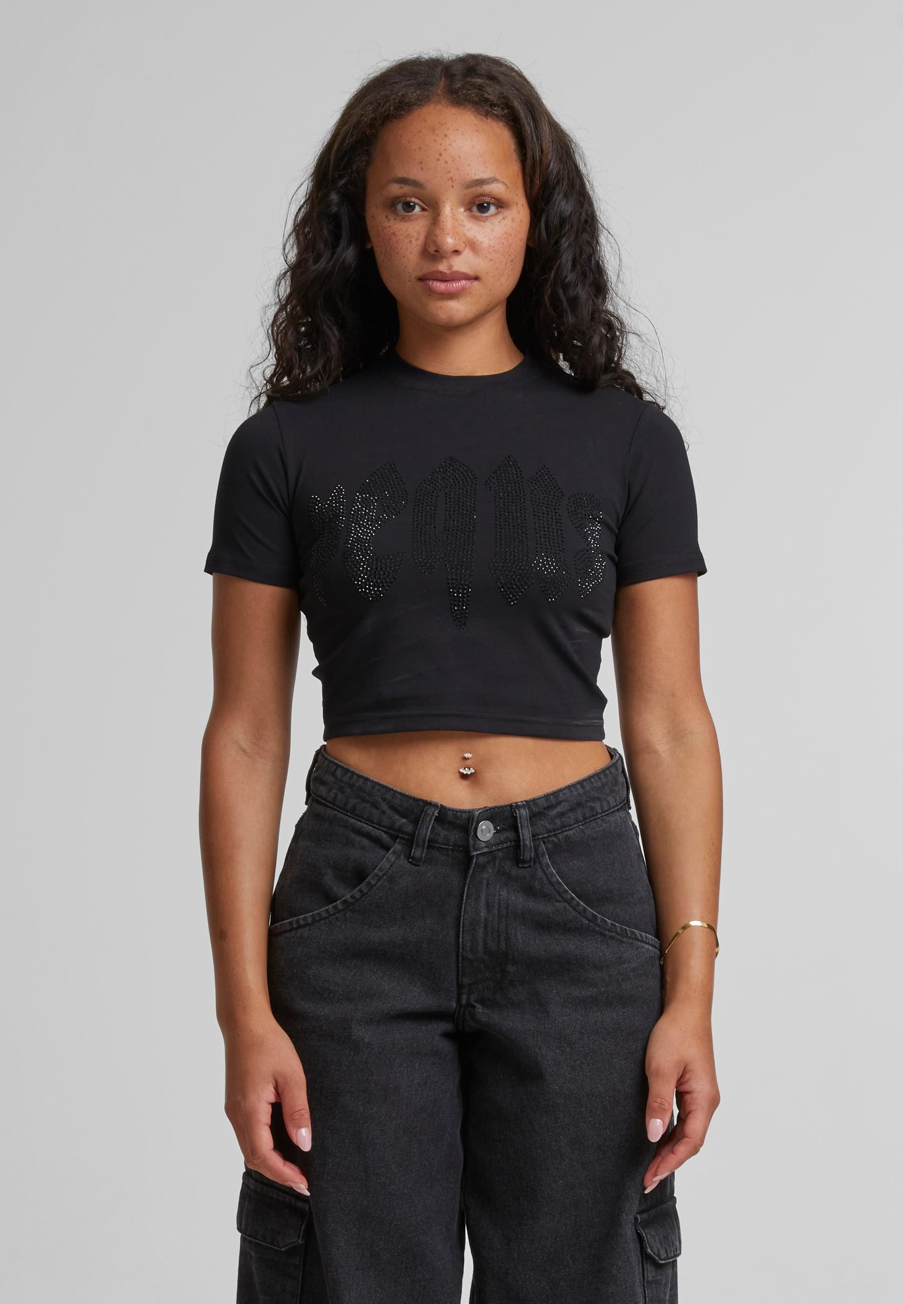 PEQUS T-Shirt »PEQUS PEQUS Rhinestone Mythic Logo Top« 1 Stk.