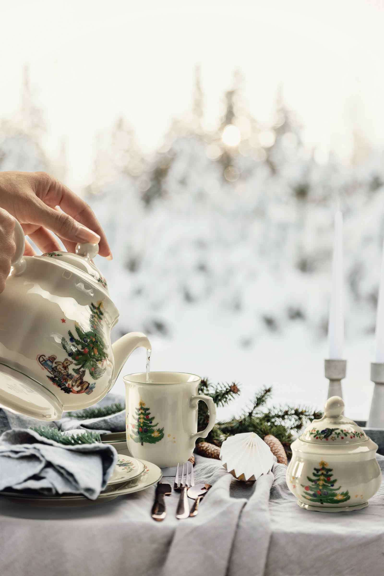 Seltmann Weiden Teekanne »Teekanne Marieluise Weihnachten 1,10 L weiß-grün« 1 Stk. tlg. Spülmaschinengeeignet, Mikrowellengeeignet, Ofenfest, Salamandergeeignet, Kühlschrankgeeignet, Gefrierschrankgeeignet