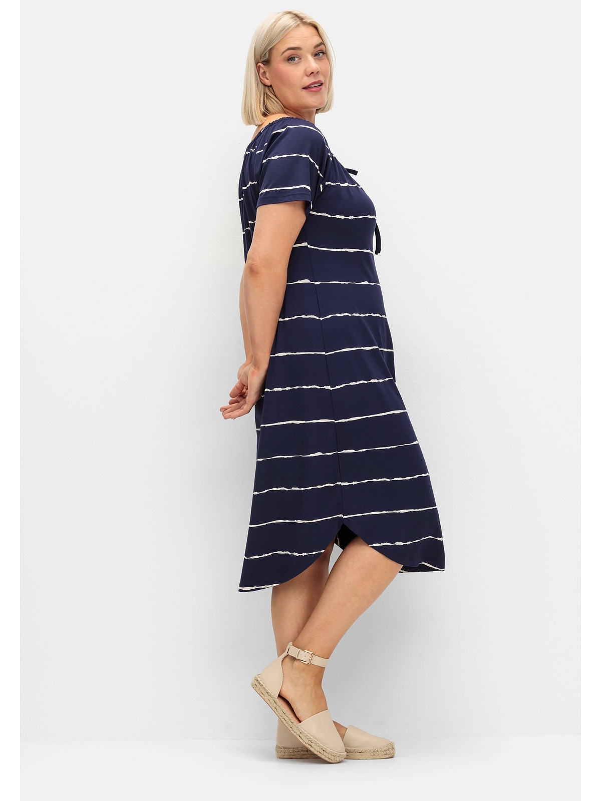 Sheego Jerseykleid »Große Größen«, mit Carmenausschnitt und rundem Saum