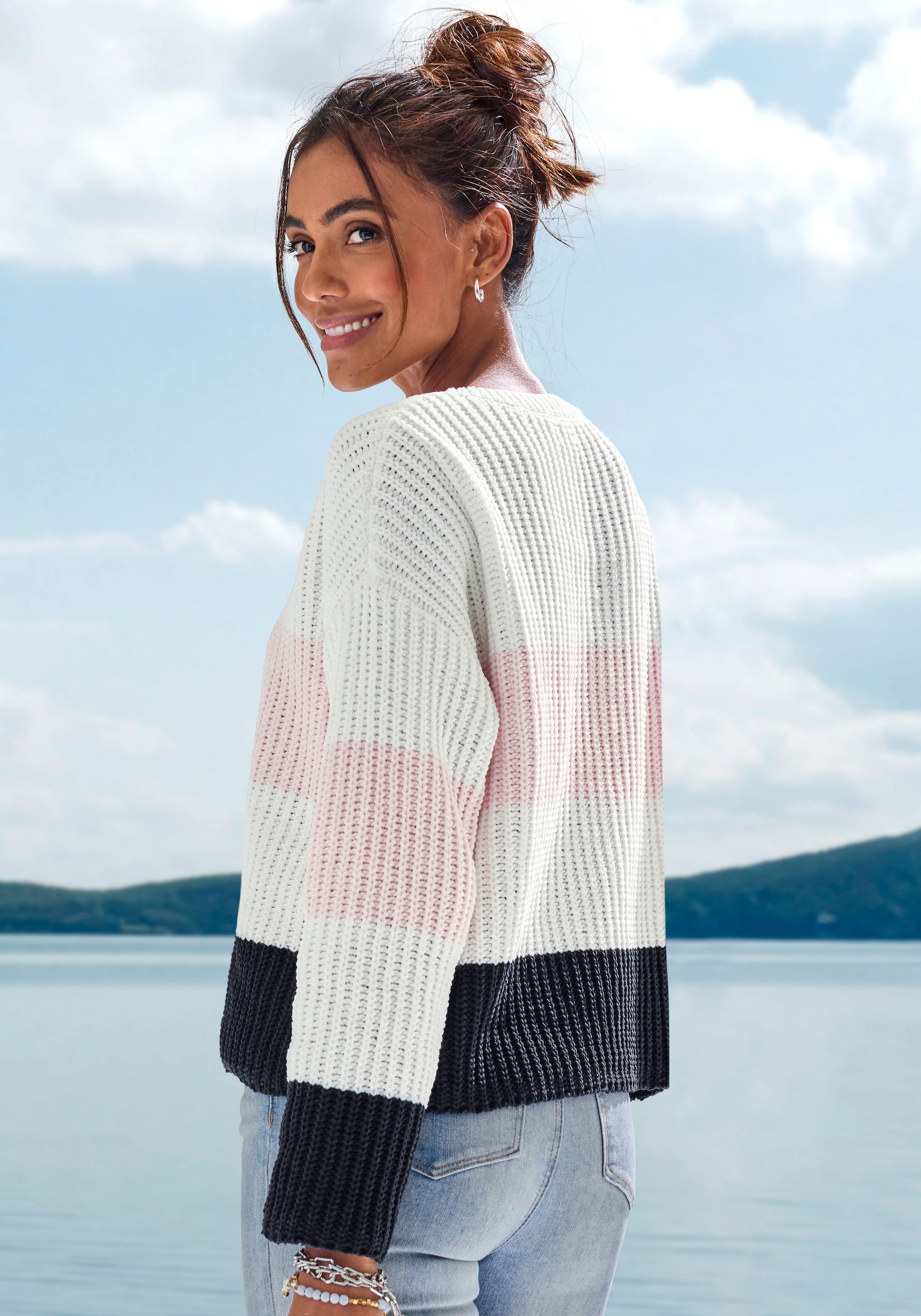 LASCANA Strickpullover, mit modischen Querstreifen, legere Passform, bequem