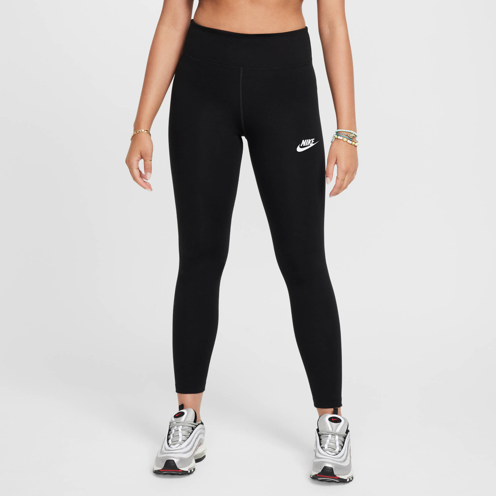 Nike Sportswear Shorts "Nike Sportswear Classic Girls High-Waisted Leggings" Sportlicher Stil, Für Sportliche Aktivitäten Und Freizeit, Elastisch