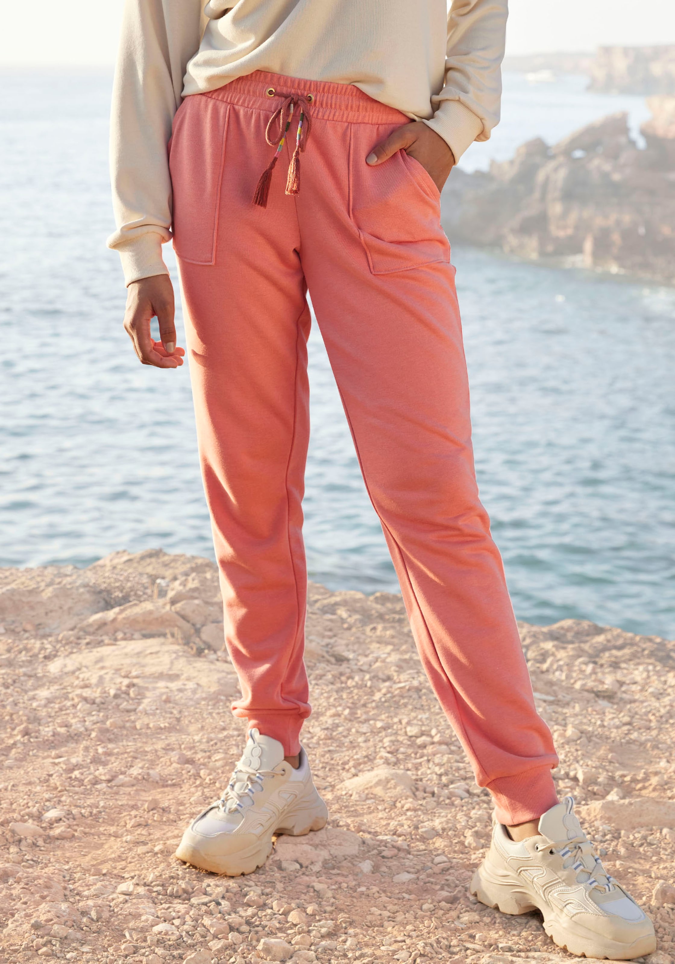 Vivance Sweathose Relaxhose, Loungehose mit aufgesetzten Taschen, Loungewear