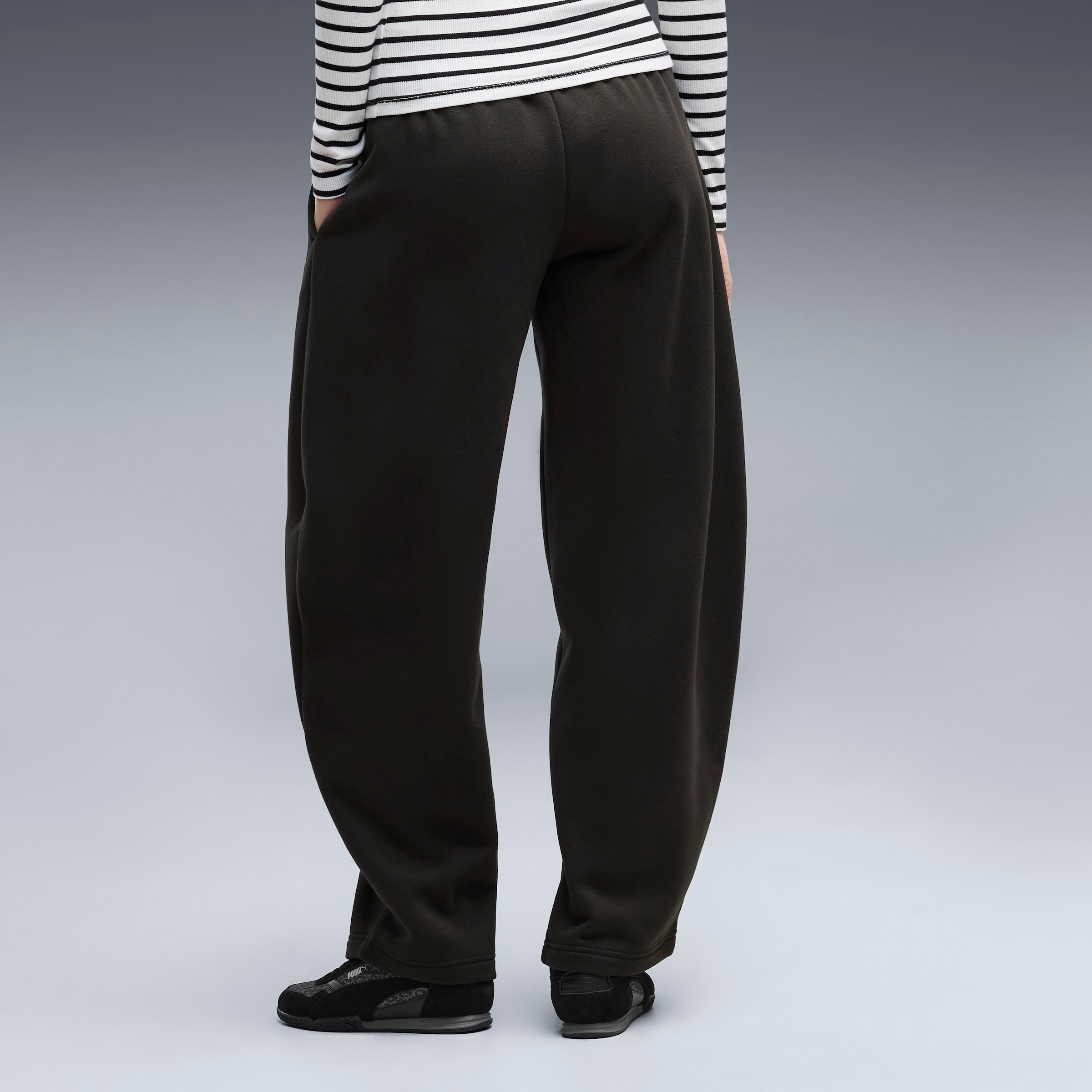 PUMA Trainingshose »ESS RELAXED BARREL LEG PANTS FL«  mit Eingrifftaschen, unifarben, normale Leibhöhe, relaxed Fit