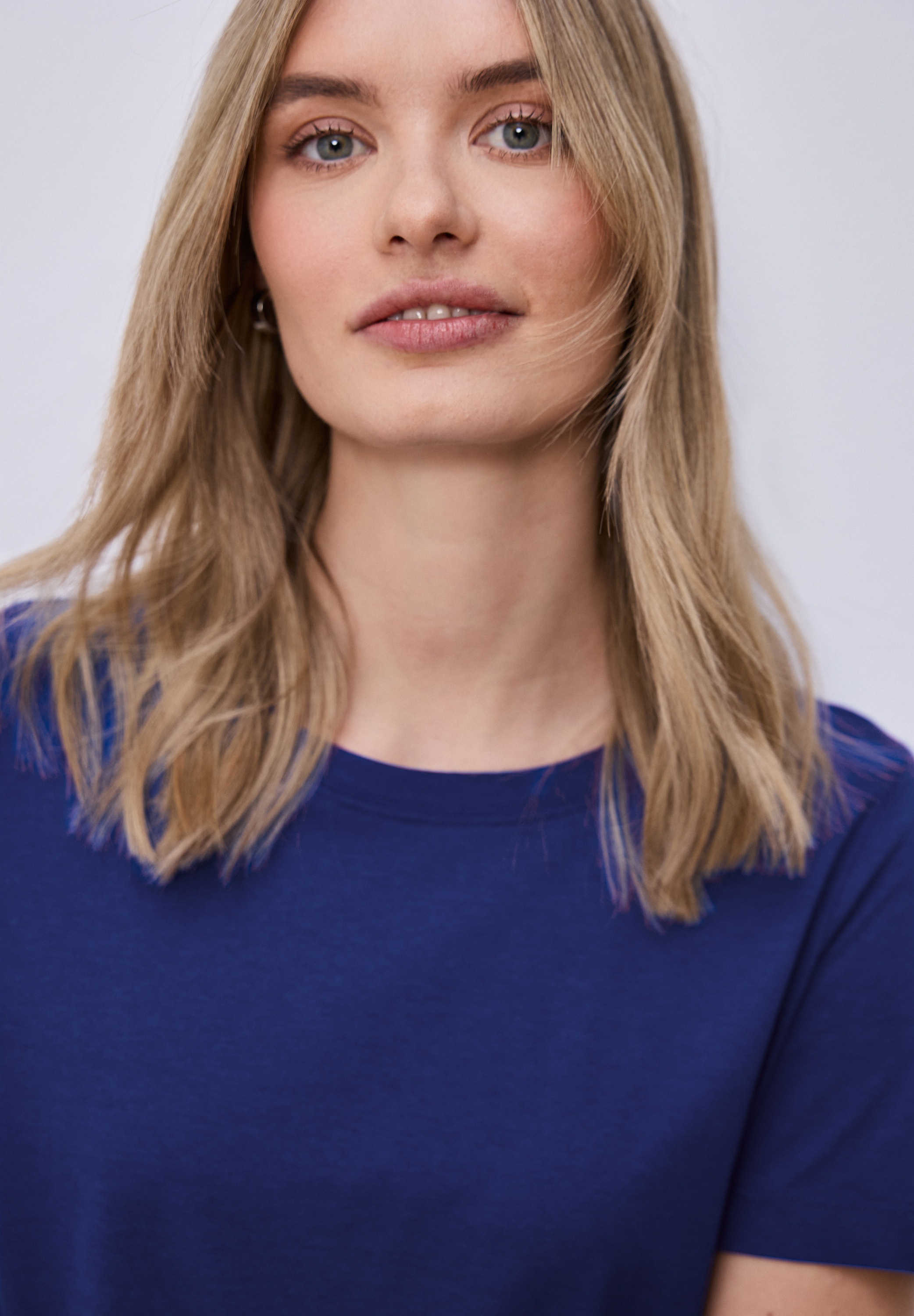 STREET ONE T-Shirt mit abgerundetem V-Ausschnitt günstig online kaufen