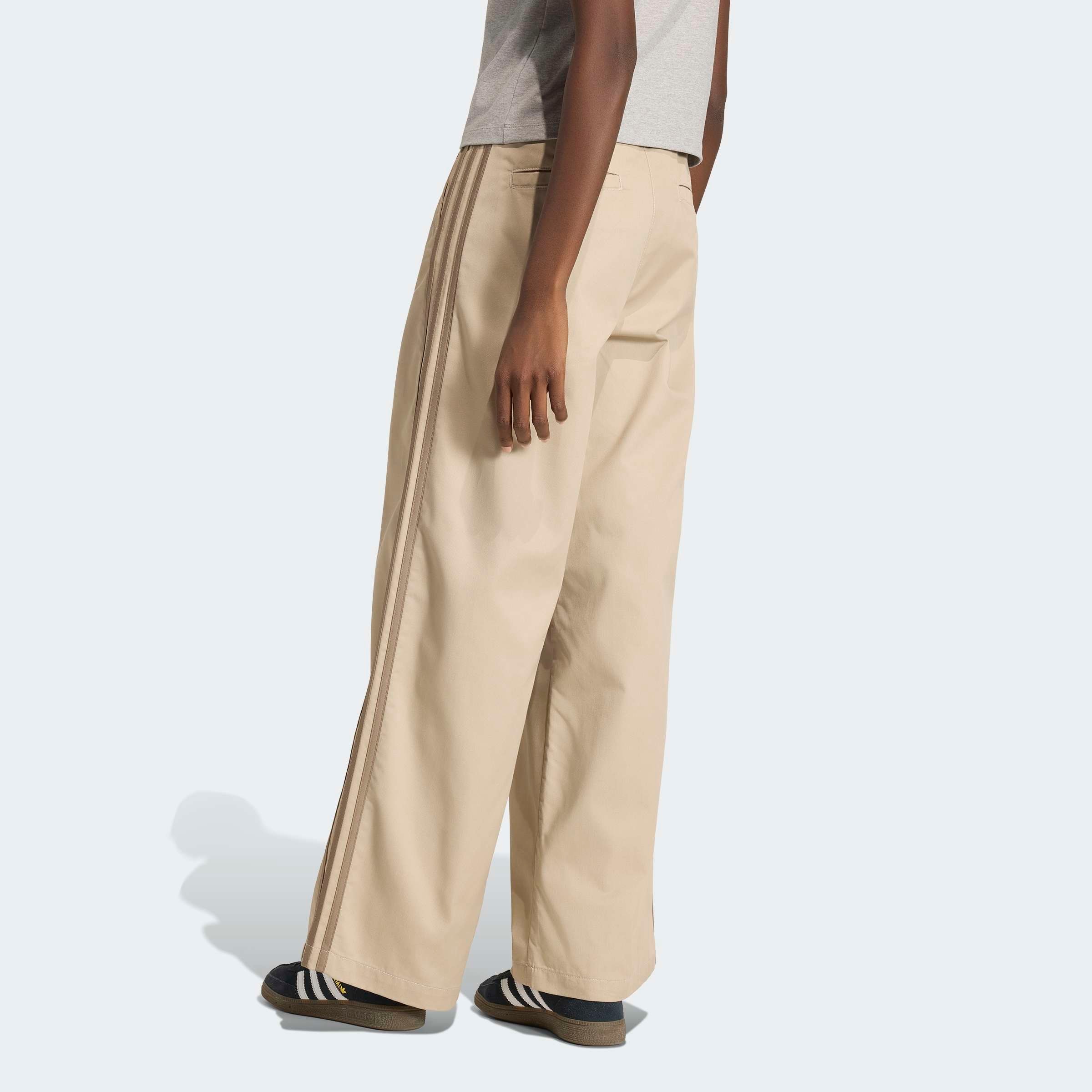 adidas Originals Sporthose »TAILORED PANT«  mit Nadelstreifen, aus gewebtem Twill, locker geschnitten