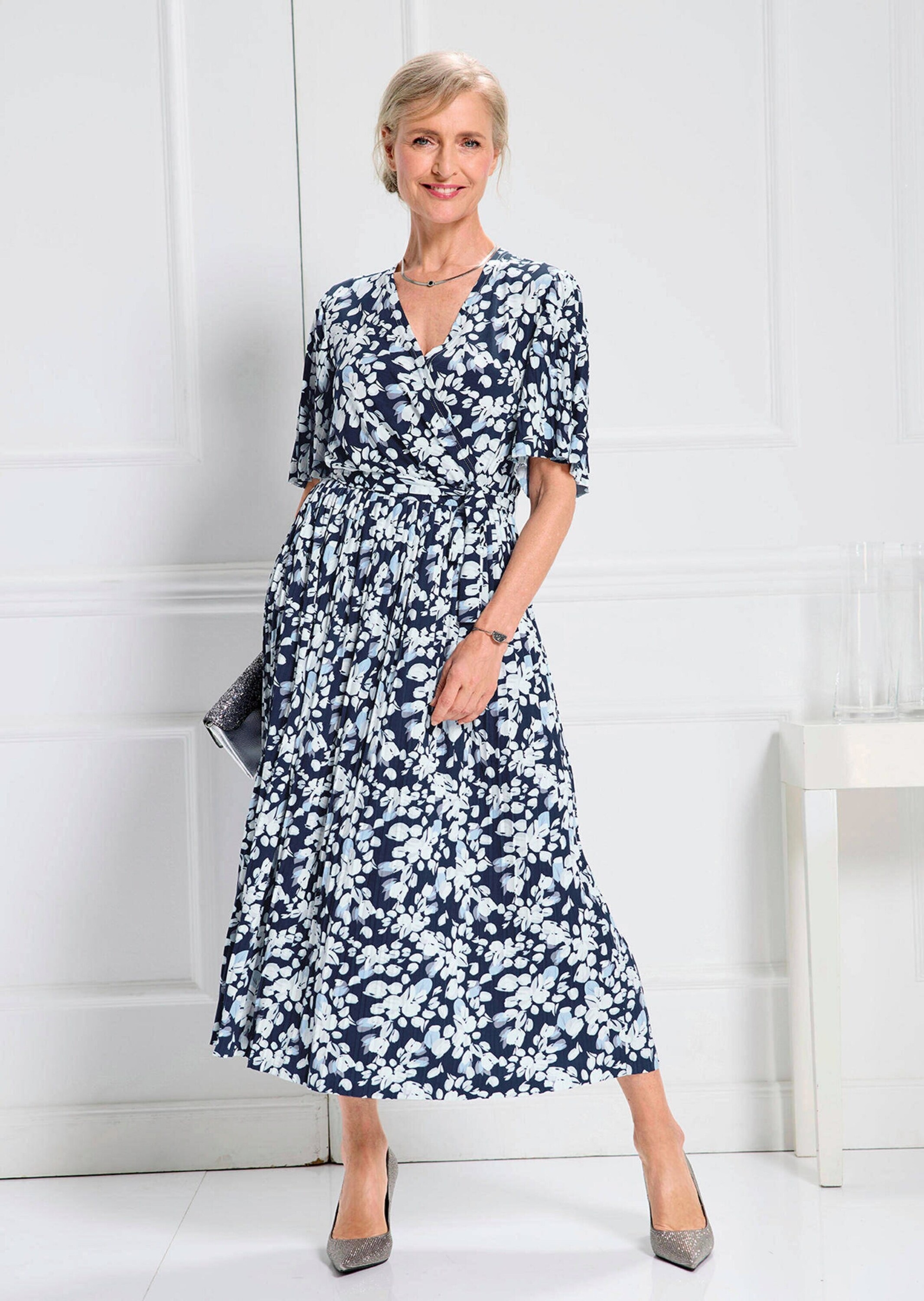 GOLDNER Sommerkleid »Elegantes Plisseekleid in Wickeloptik«