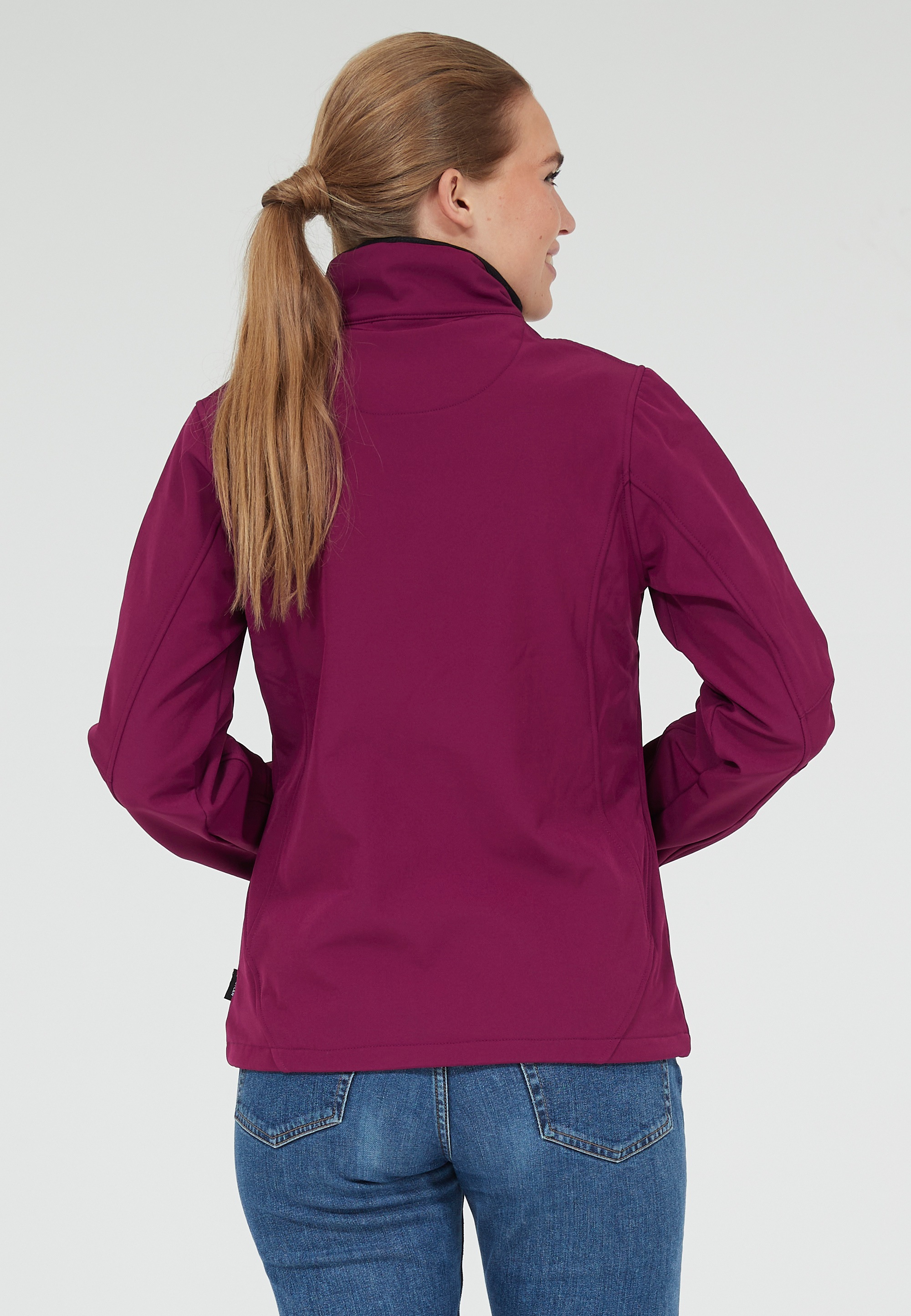 WHISTLER Softshelljacke »Covina | BAUR hochabschließendem 8000«, kaufen für W-PRO Kragen mit