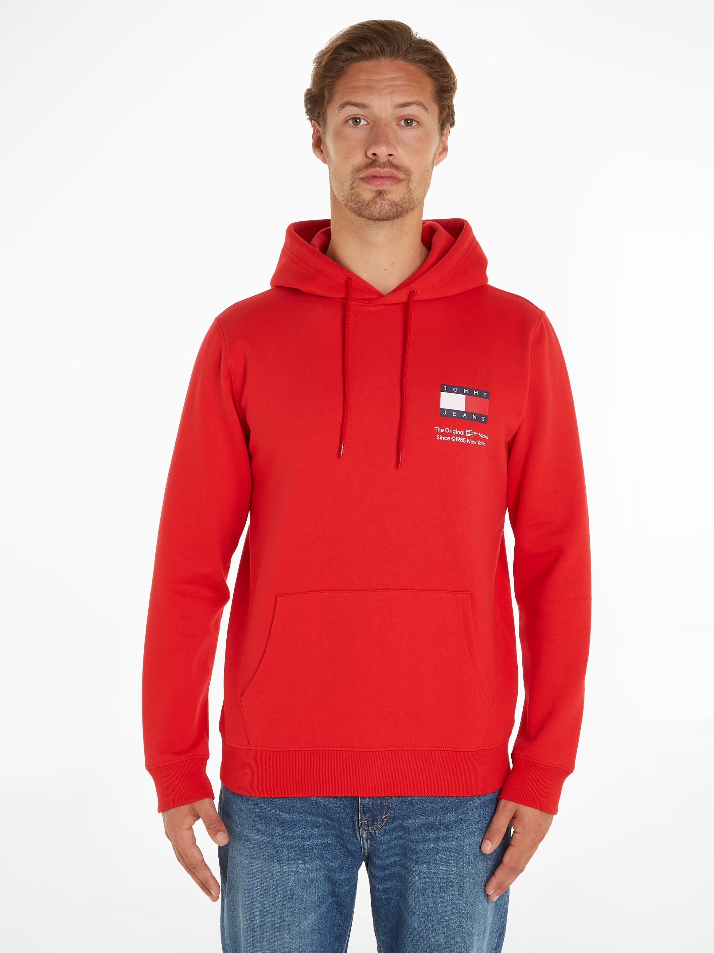 Tommy Jeans Kapuzensweatshirt "TJM REG ESSENTIAL FLAG HOOD EXT", mit Kängur günstig online kaufen