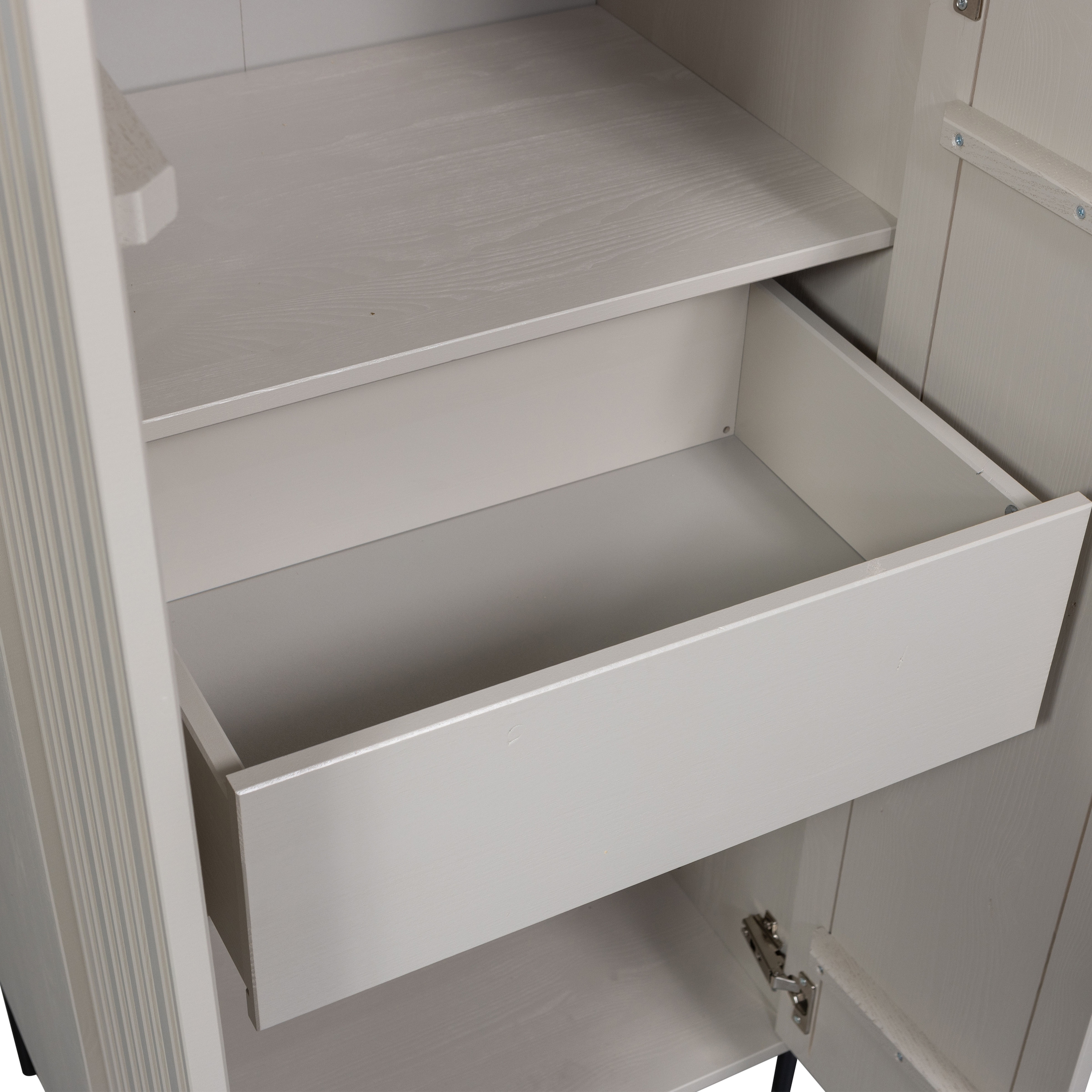 WOOOD Highboard »WOOOD NEW GRAVURE SCHRANK MIT SCHUBLADEN KIEFER DUST [fsc]« Gravure New Hochschrank von WOOOD mit Stauraum, Stil und Push-to-Open