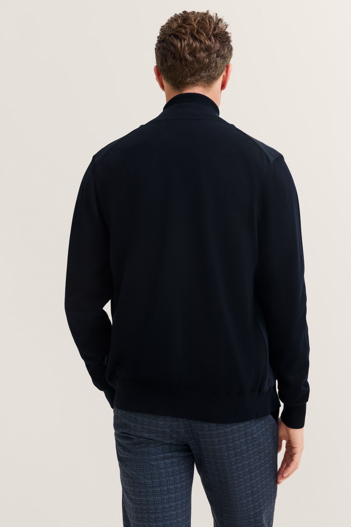 bugatti Strickjacke »Regular Fit«, mit Stehkragen und Reißverschlusstaschen