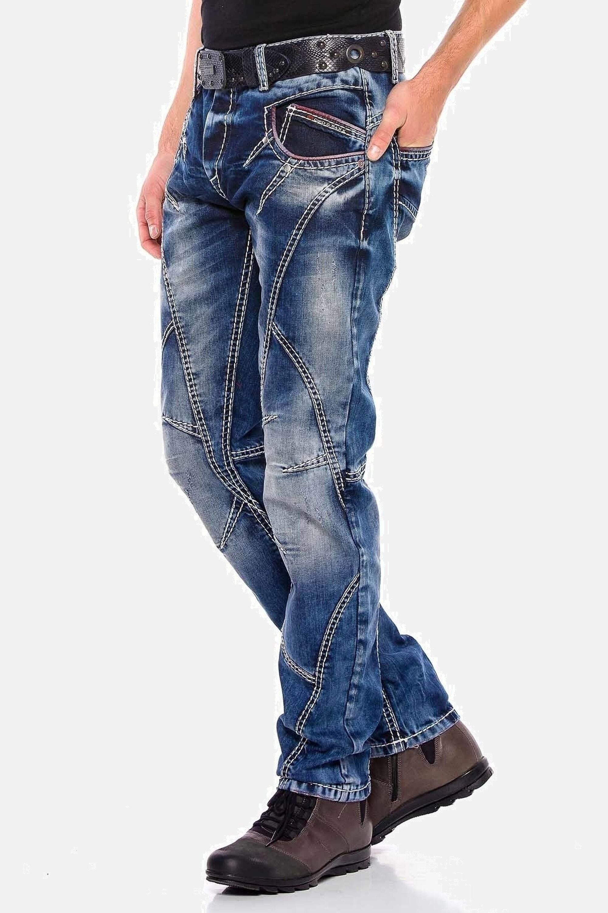 Cipo & Baxx Straight-Jeans »Jeans«, mit trendigen Ziernähten, CD563