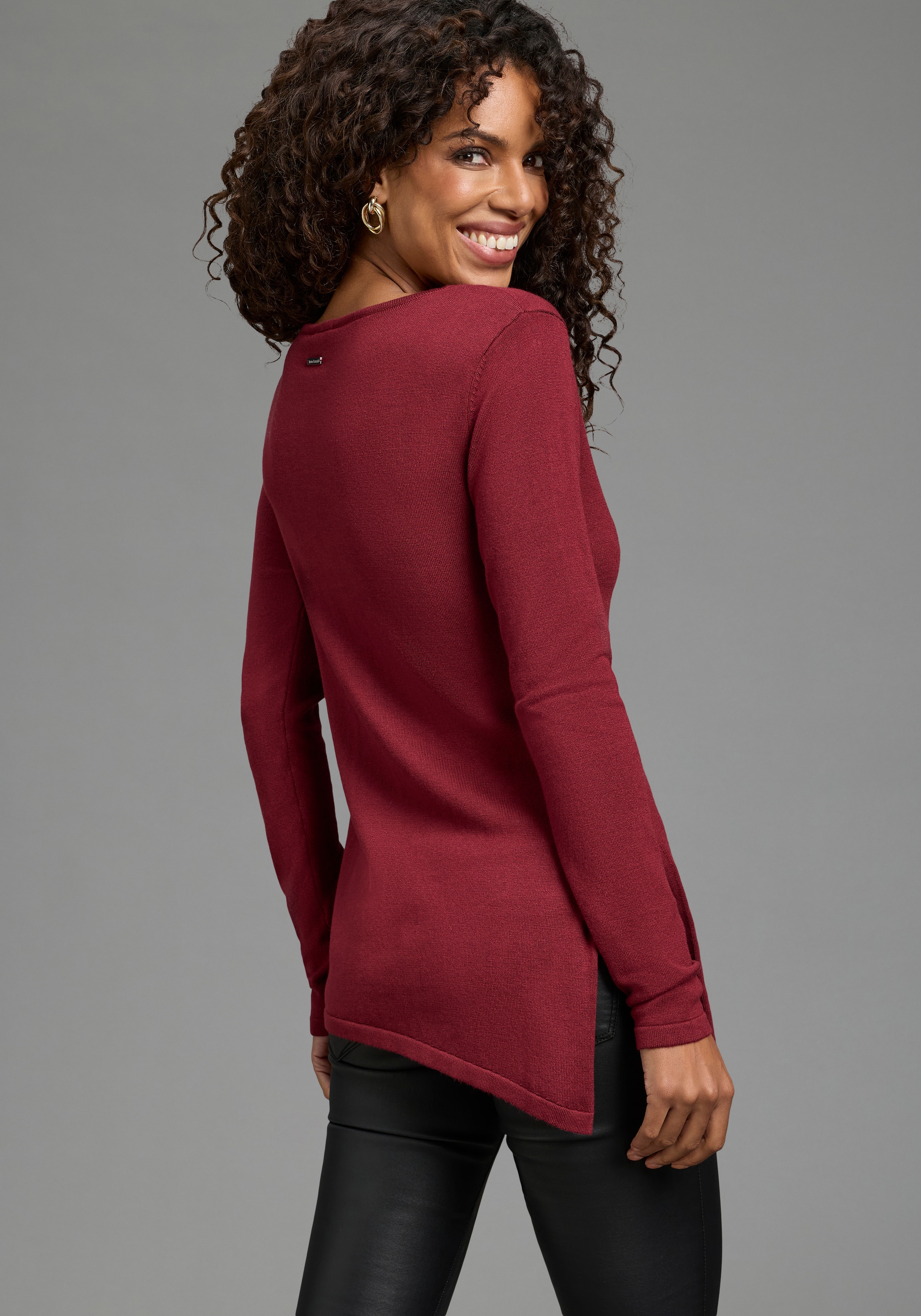 Bruno Banani Strickpullover »mit asymmetrischem Saum und seitlichem Schlitz« Rundhalsausschnitt, hüftbedeckende Länge, figurbetonte Passform