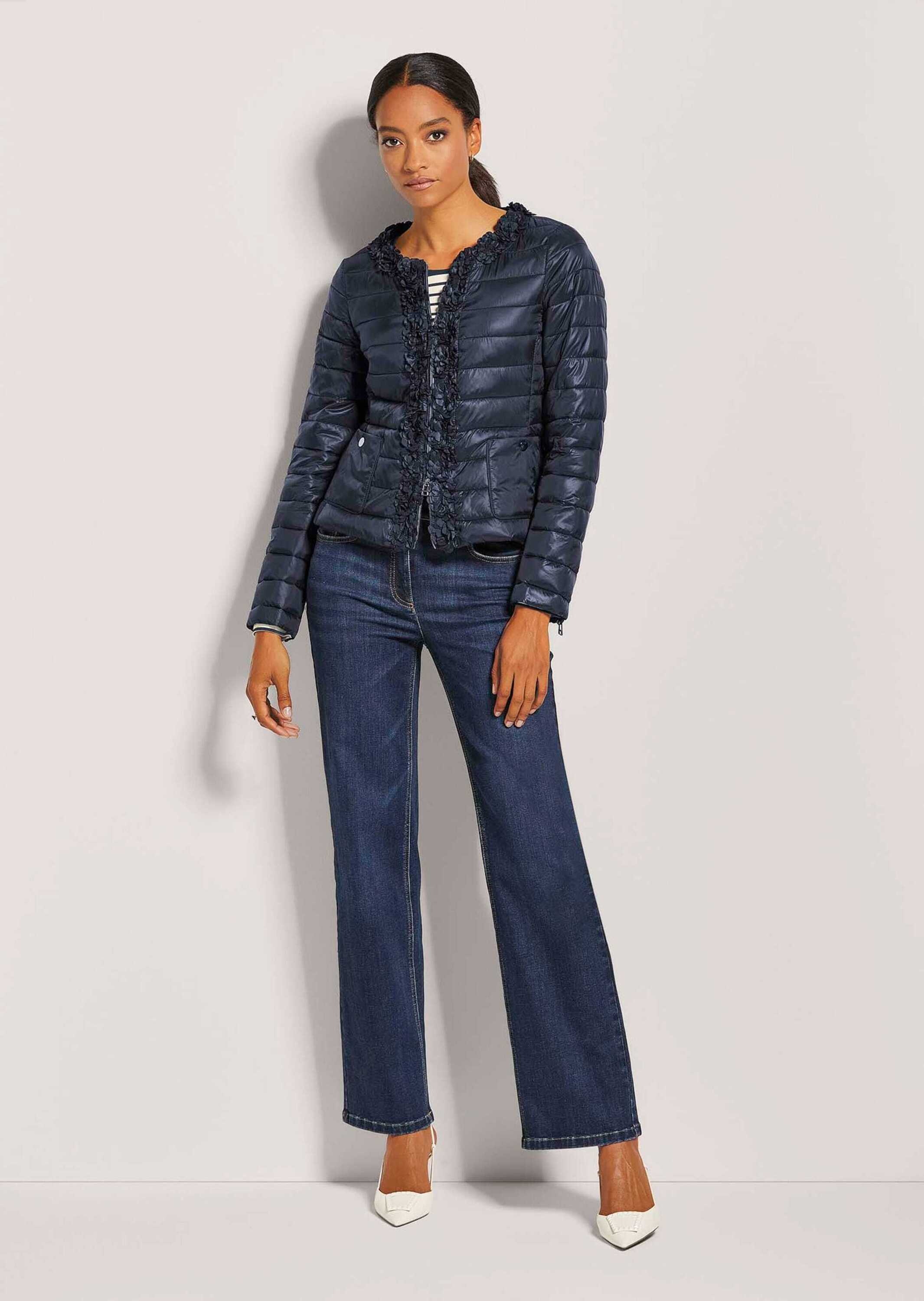 MADELEINE Kurzjacke "Jacke Wattierte Steppjacke mit Blüten-Dekoration" günstig online kaufen