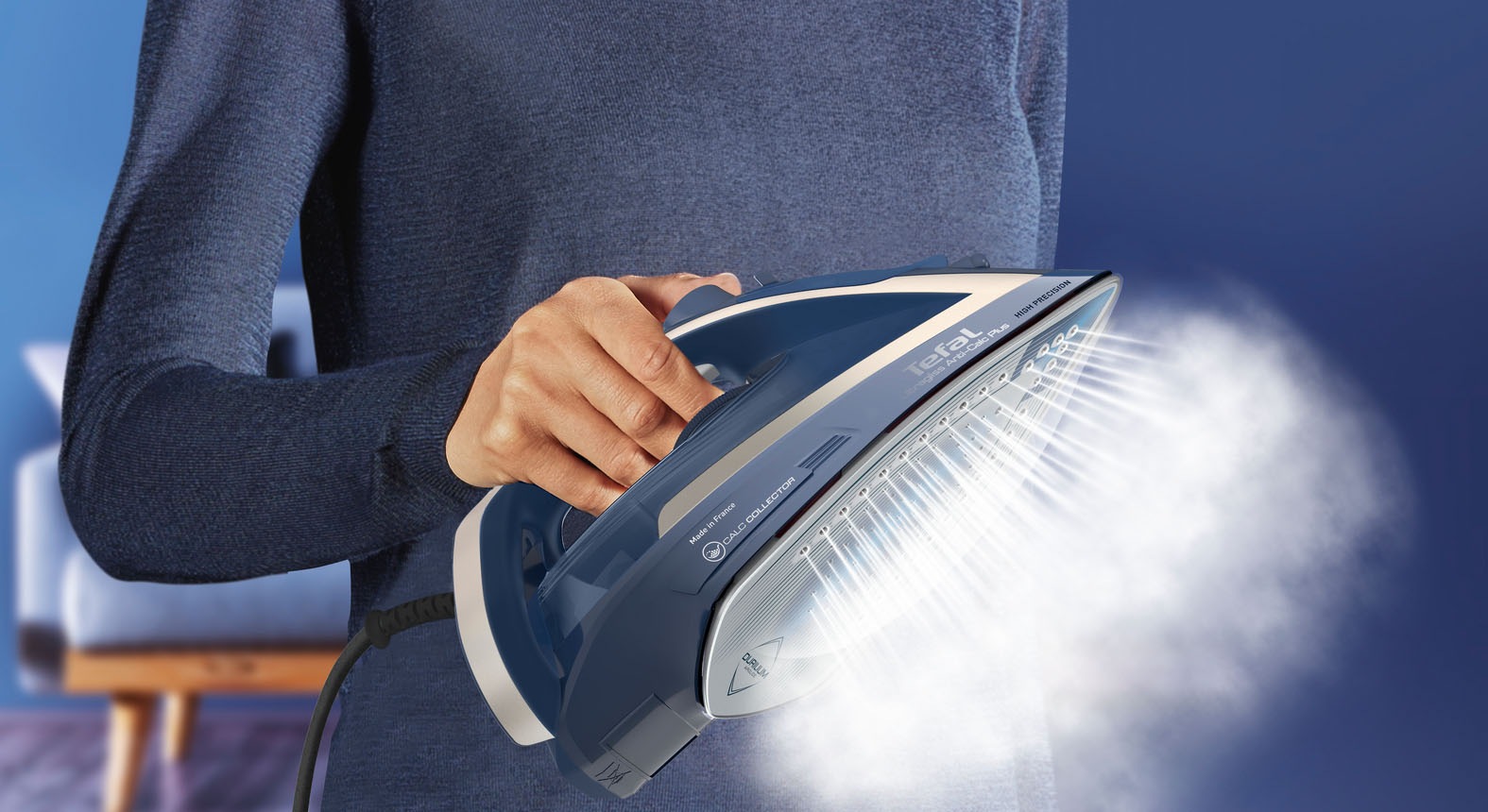 Tefal Dampfbügeleisen »Ultragliss Plus, 2800 W, Dampfstoß: 250 g/Min., 50 g/Min. Dampfabgabe«, 2800 W, Vertikaldampf, abnehmbarer Kalk-Kollektor, Eco Mode, blau/weiß FV6830