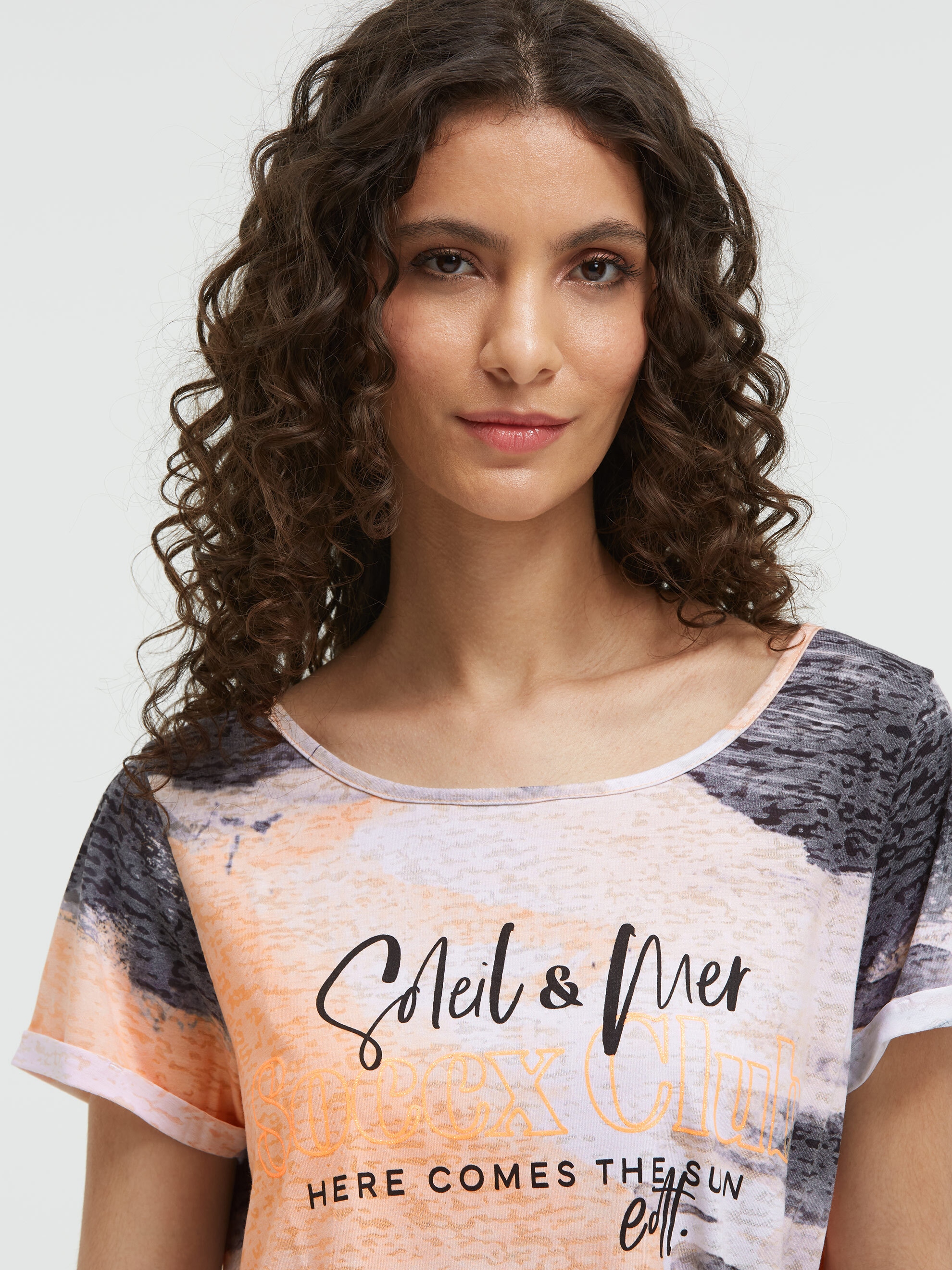 SOCCX Rundhalsshirt mit Seitenschlitze