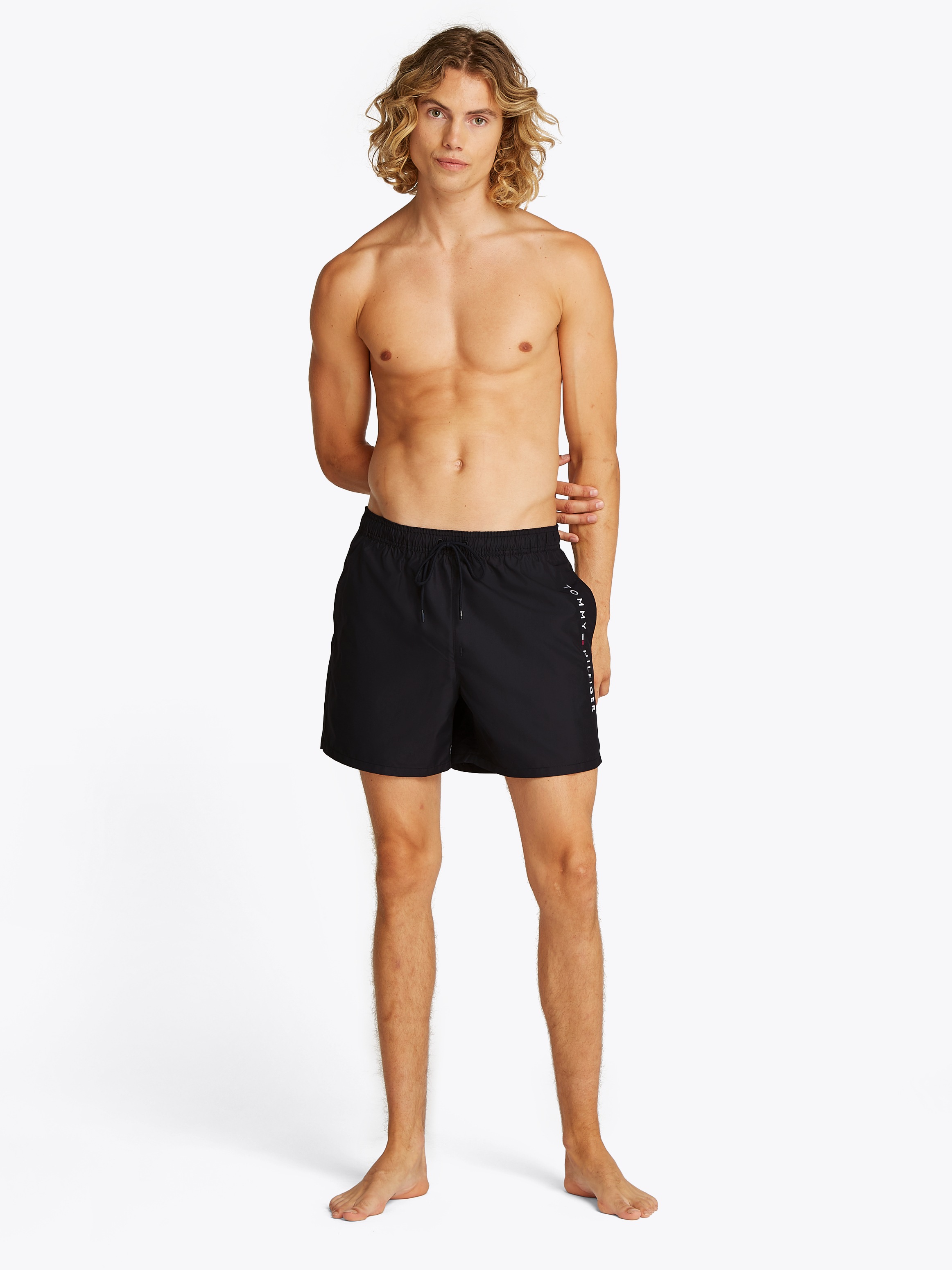 Tommy Hilfiger Swimwear Badeshorts »MEDIUM DRAWSTRING«, mit Logostickerei