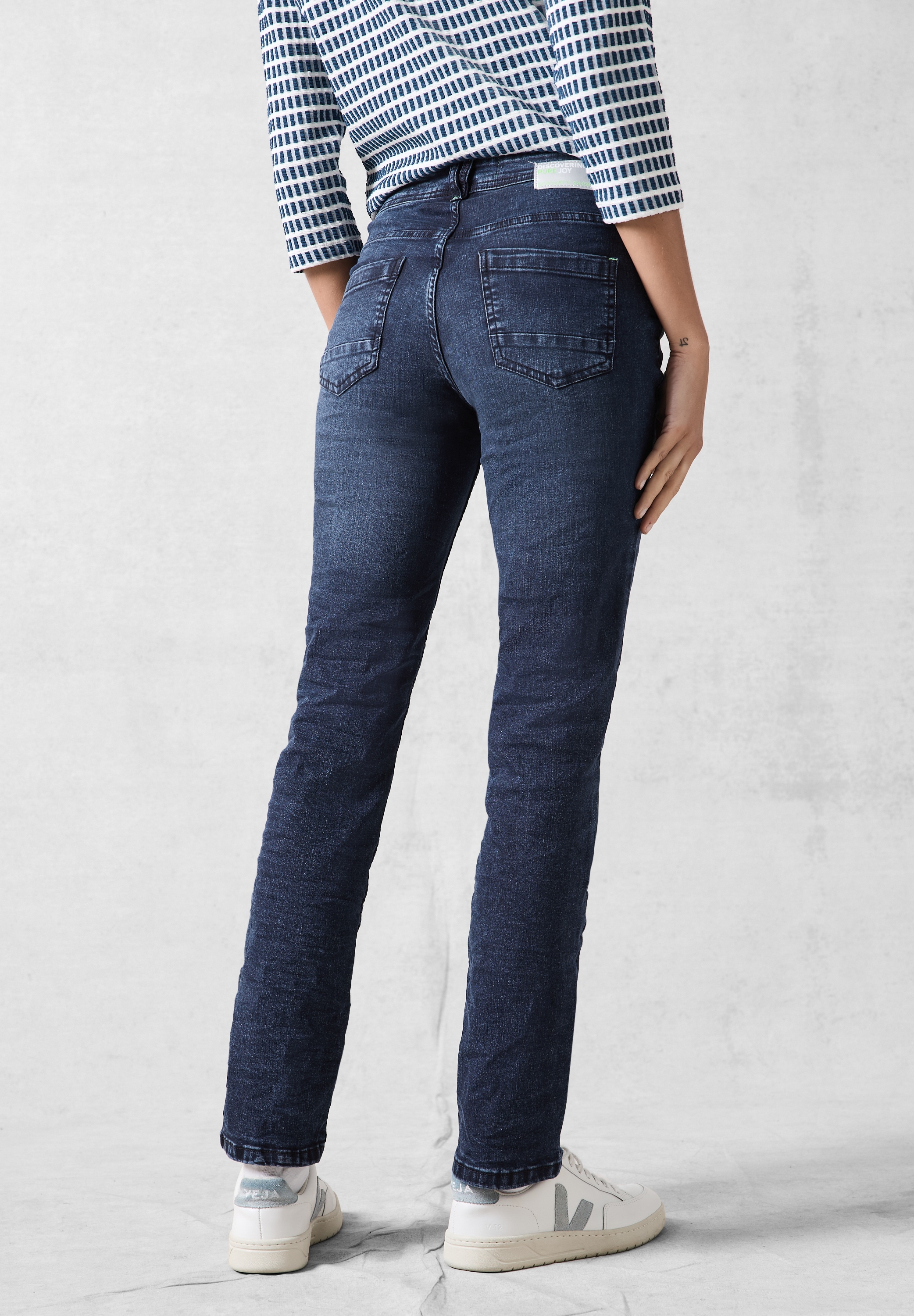 Cecil Comfort-fit-Jeans, in dunkelblauer Waschung