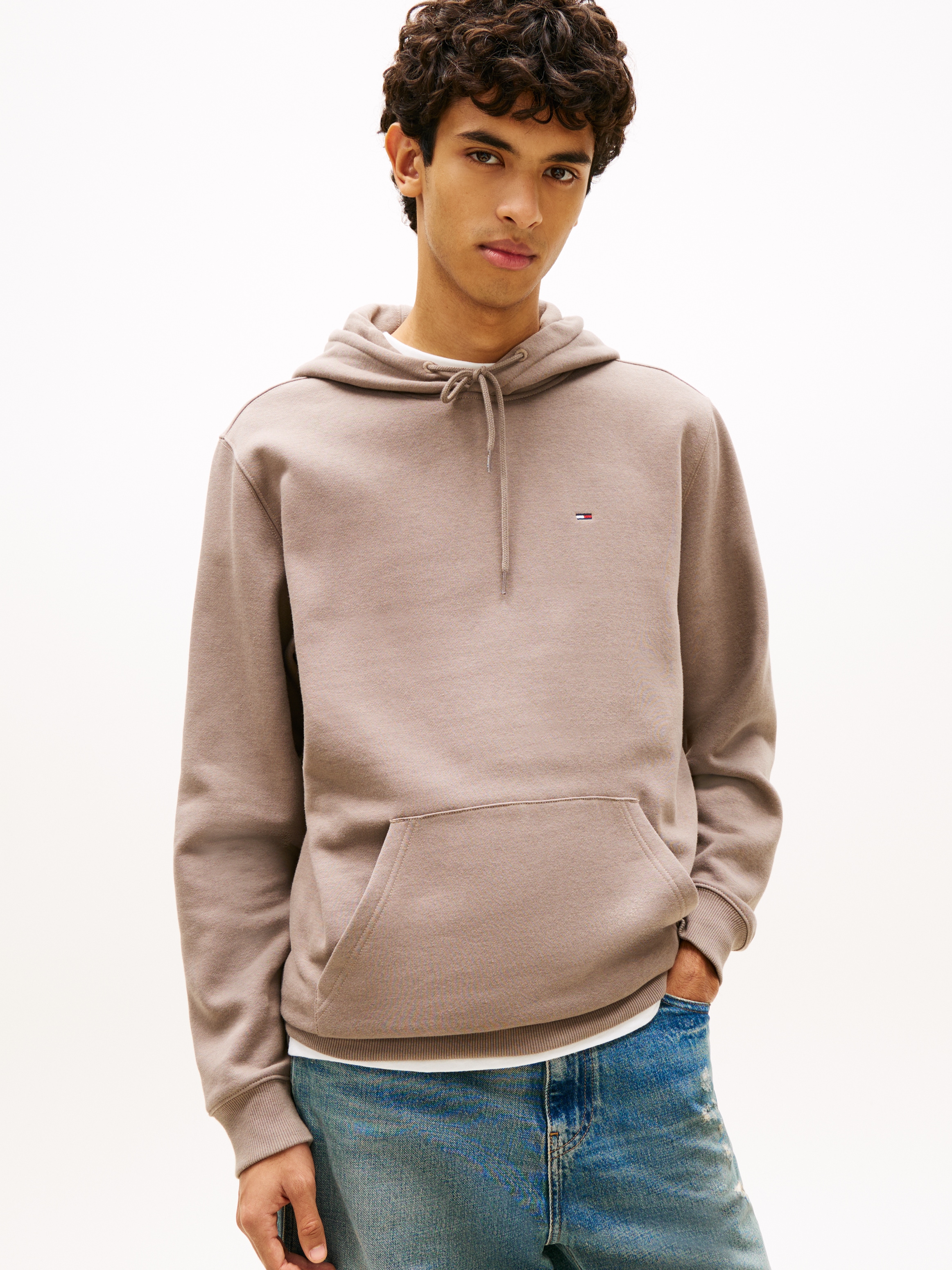 Tommy Jeans "TJM REGULAR FLAG", mit bestickten Markenlogo auf Brusthöhe