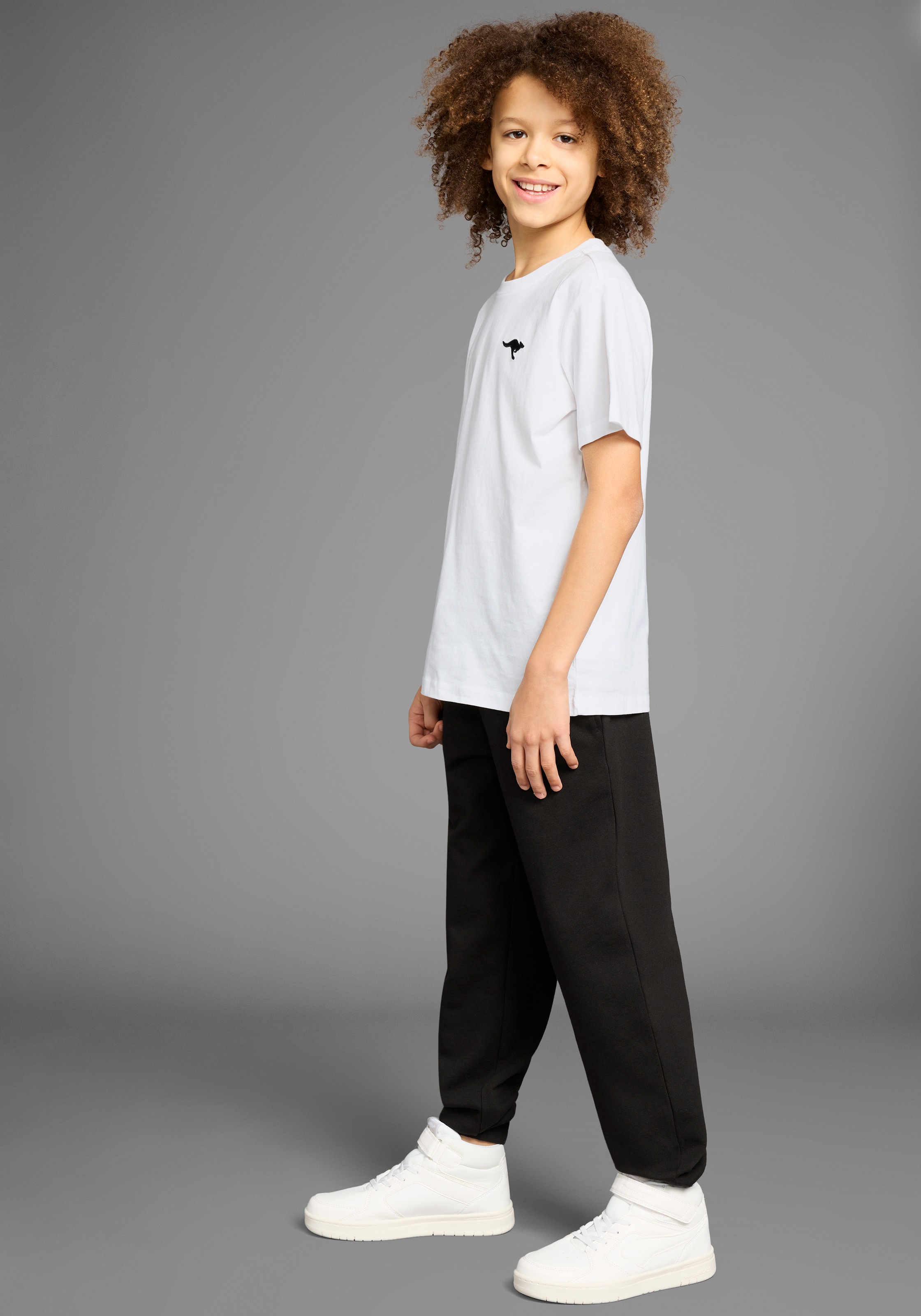 KangaROOS T-Shirt »2er Pack T-Shirts mit kleiner Stickerei«, (Packung, 2 tlg.), 2 T-Shirts mit Stickerei