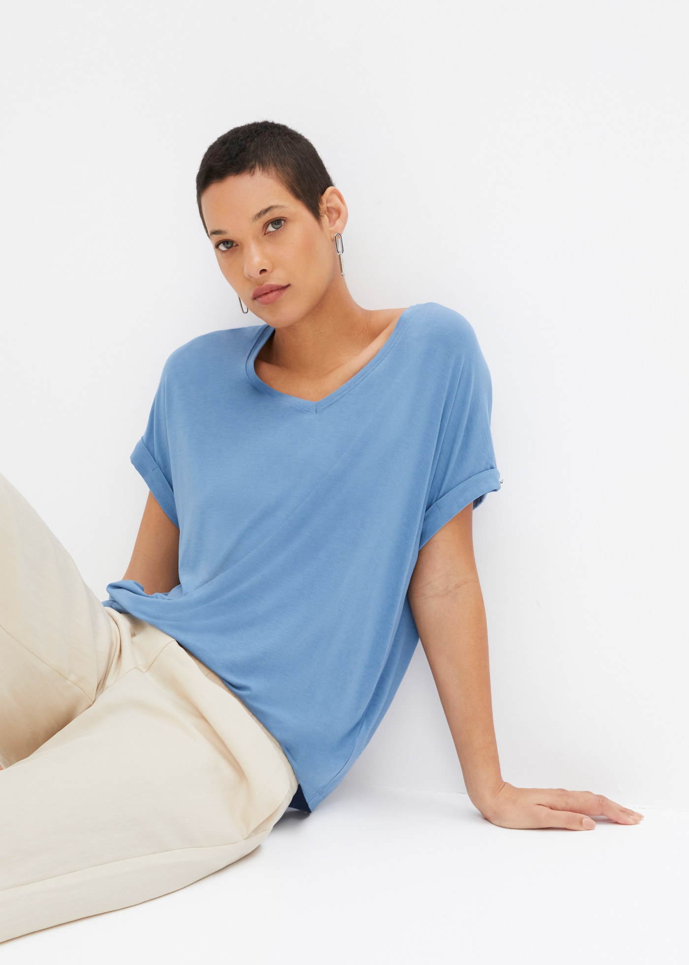 bonprix T-Shirt Oversize-Passform, V-Ausschnitt, für Frühling und Sommer